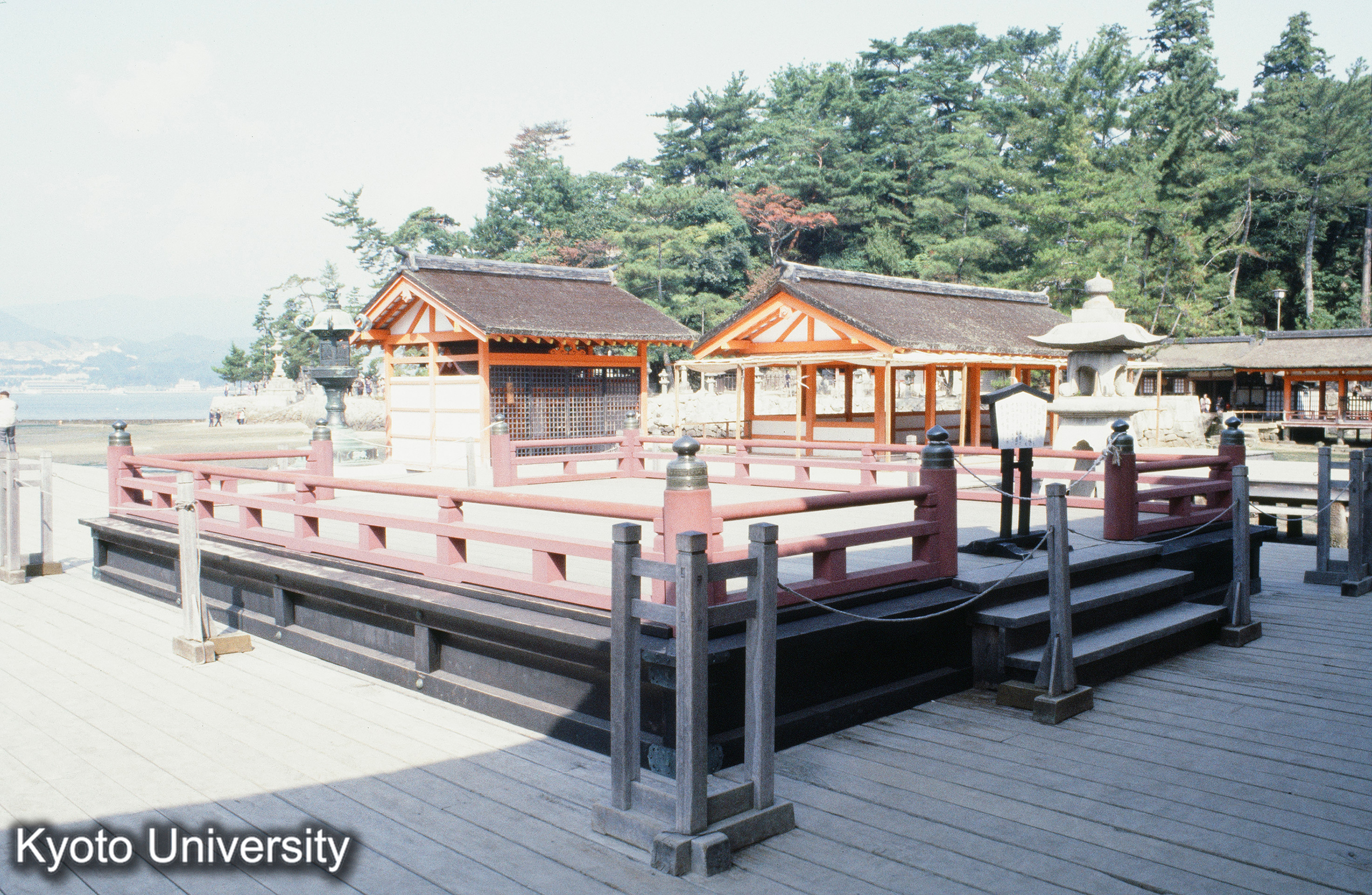 厳島神社 本社祓殿 高舞台 (1)