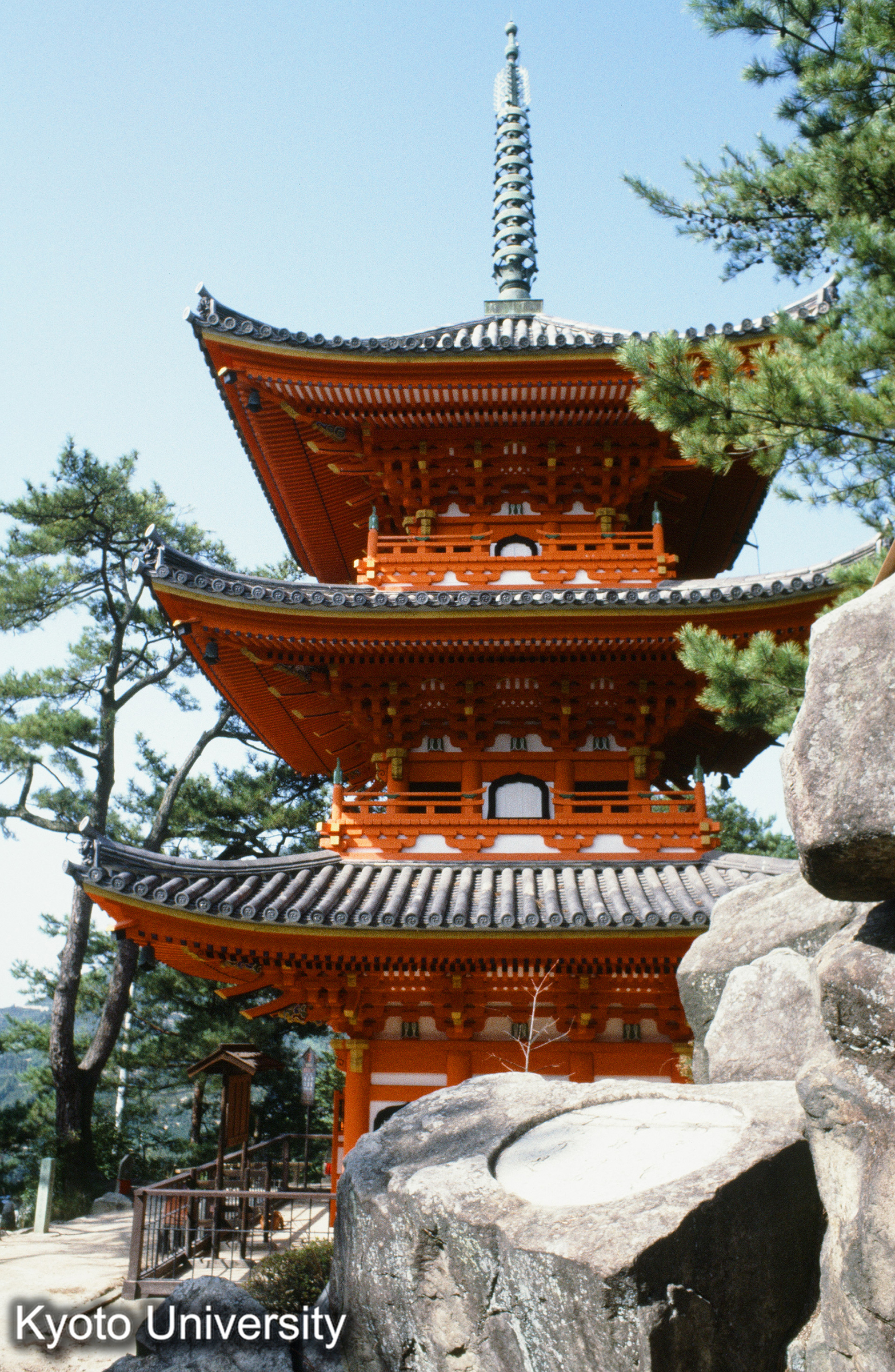 向山寺 三重塔 (1)