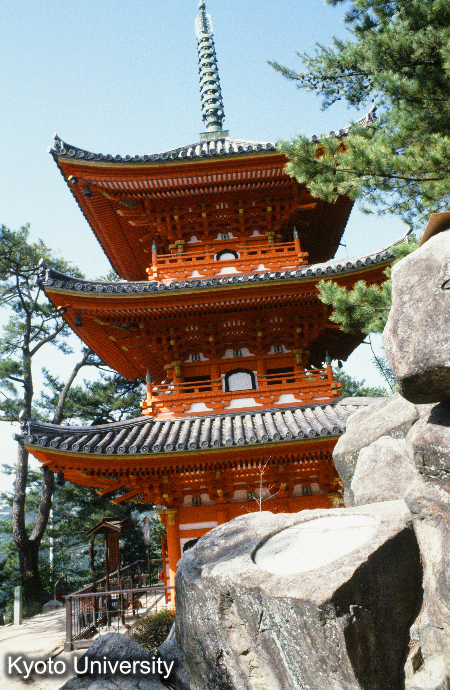 向山寺 三重塔 (1)