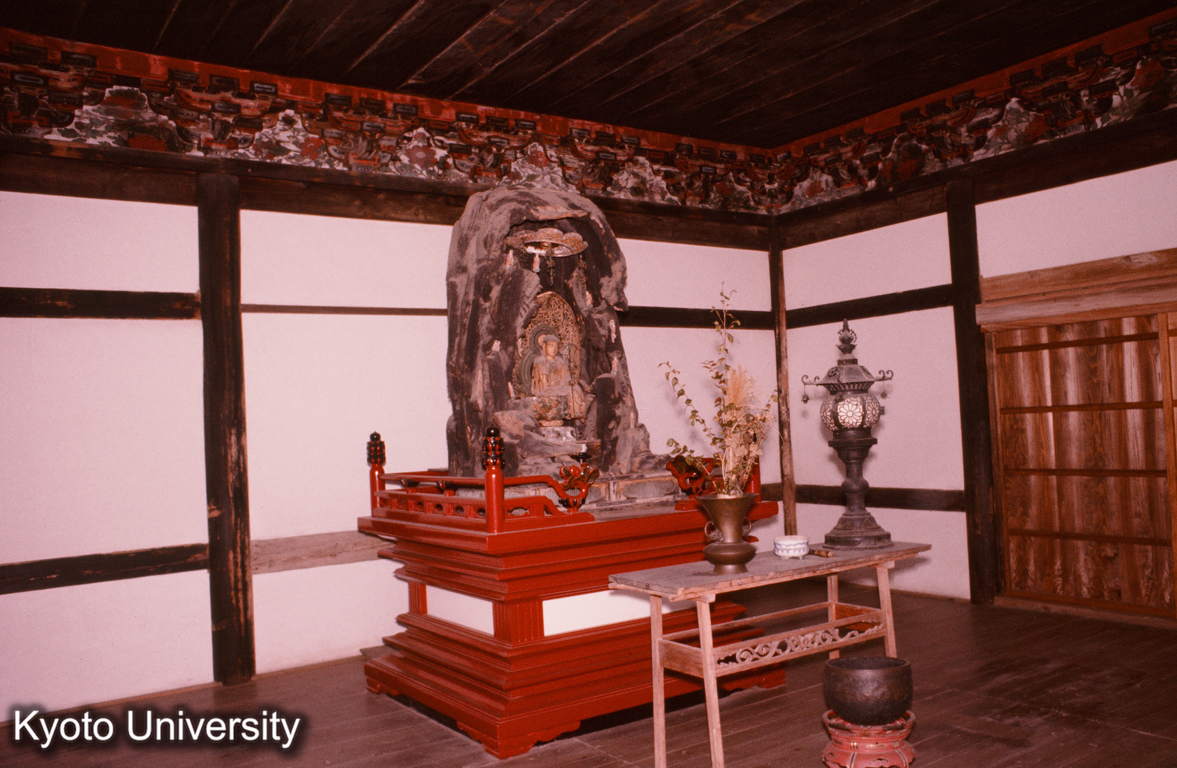 仏通寺含暉院地蔵堂 内部 (1)