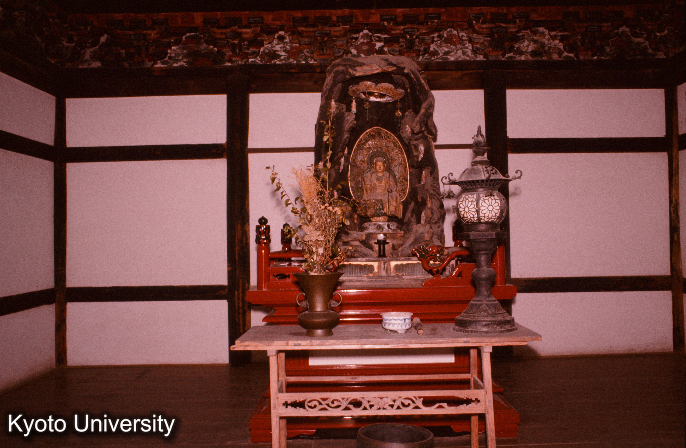 仏通寺含暉院地蔵堂 内部正面 (1)