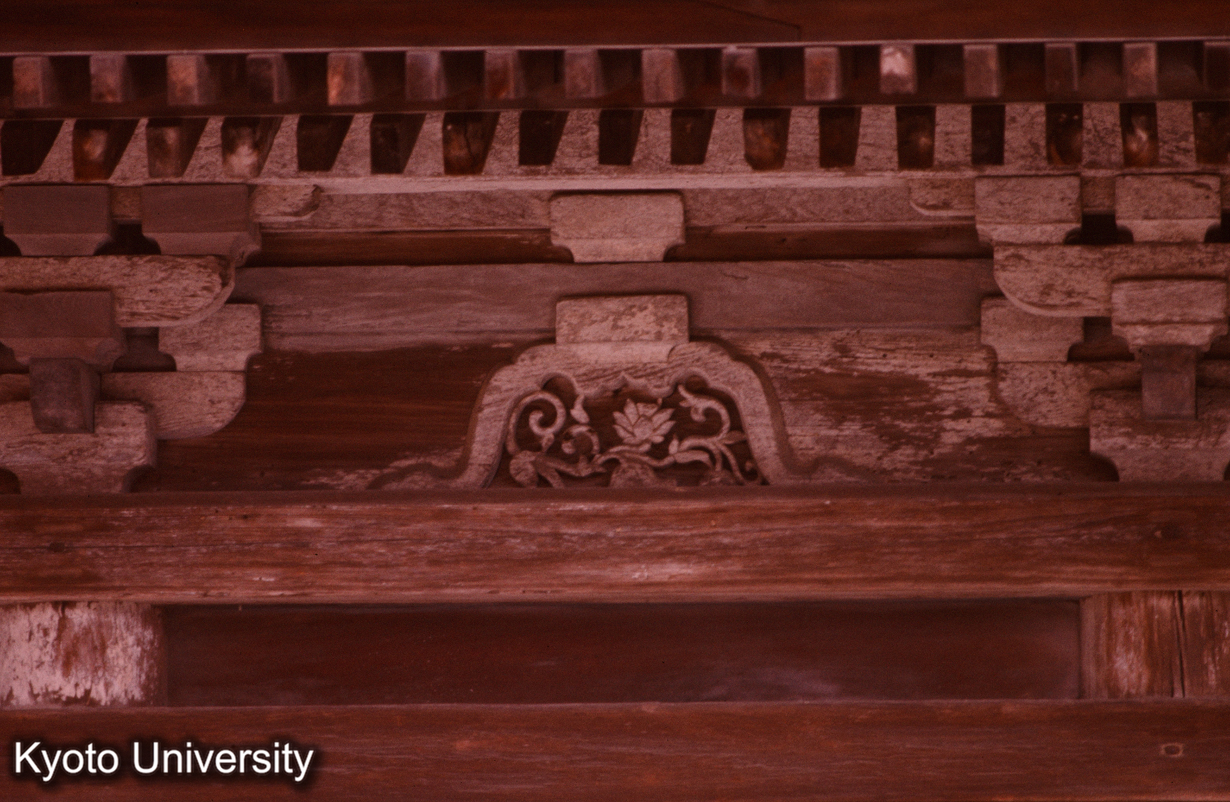 閼伽井坊多宝塔 下層蟇股 (1)