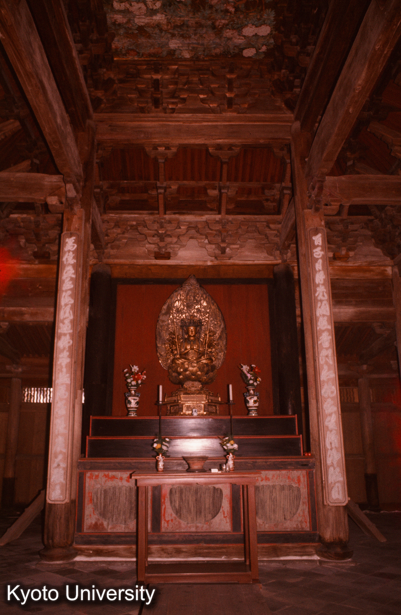 功山寺仏殿 内部正面 (1)