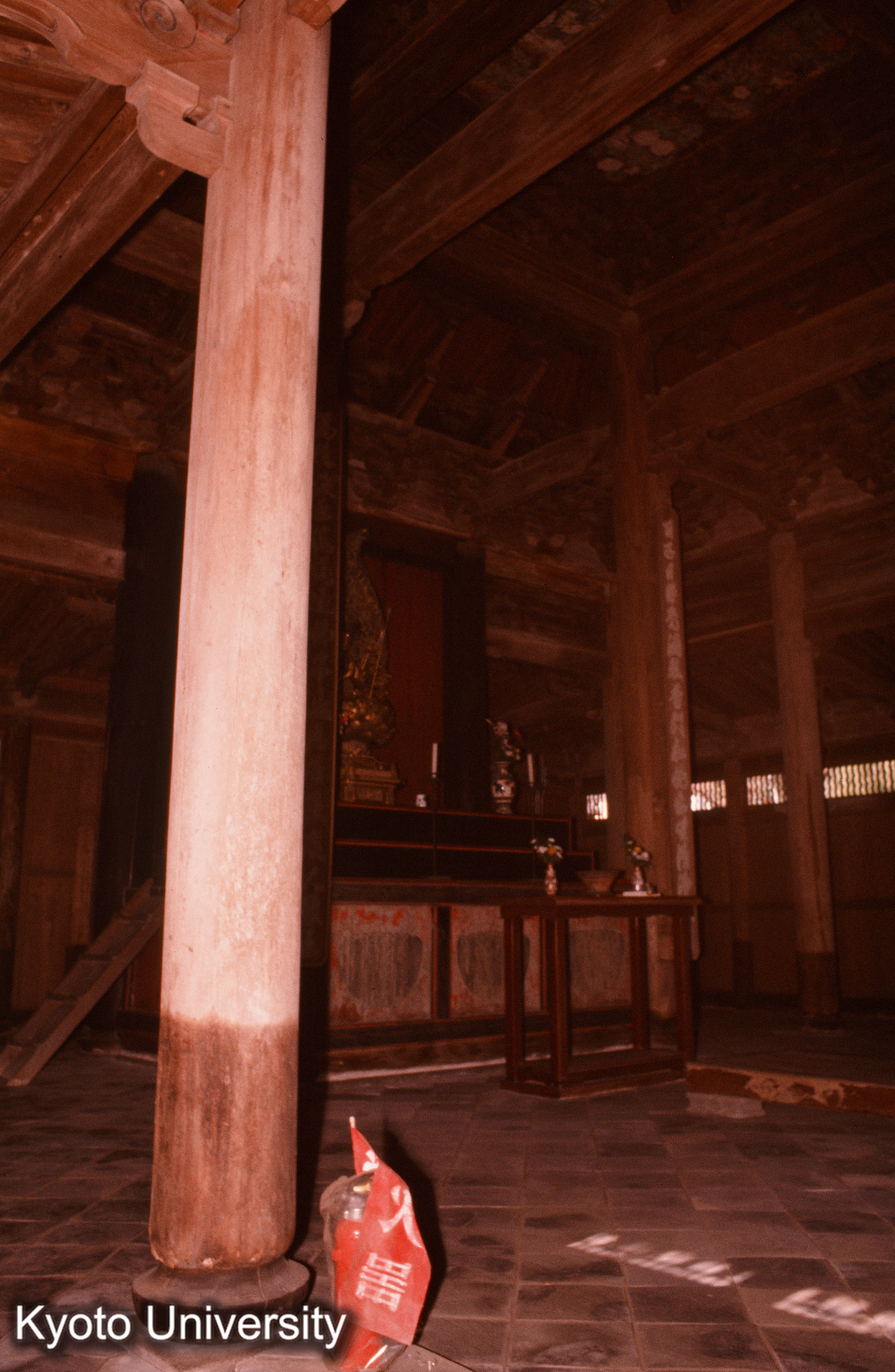 功山寺仏殿 内部 (1)