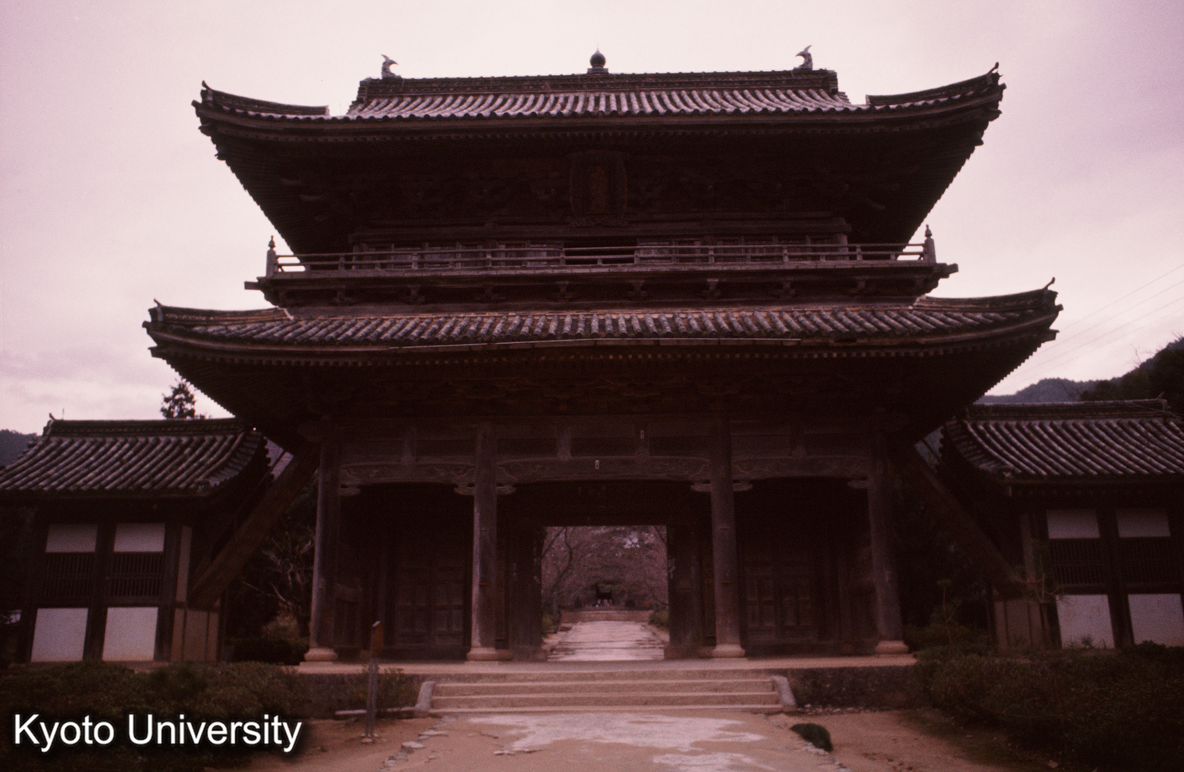 東光寺三門 正面 (1)