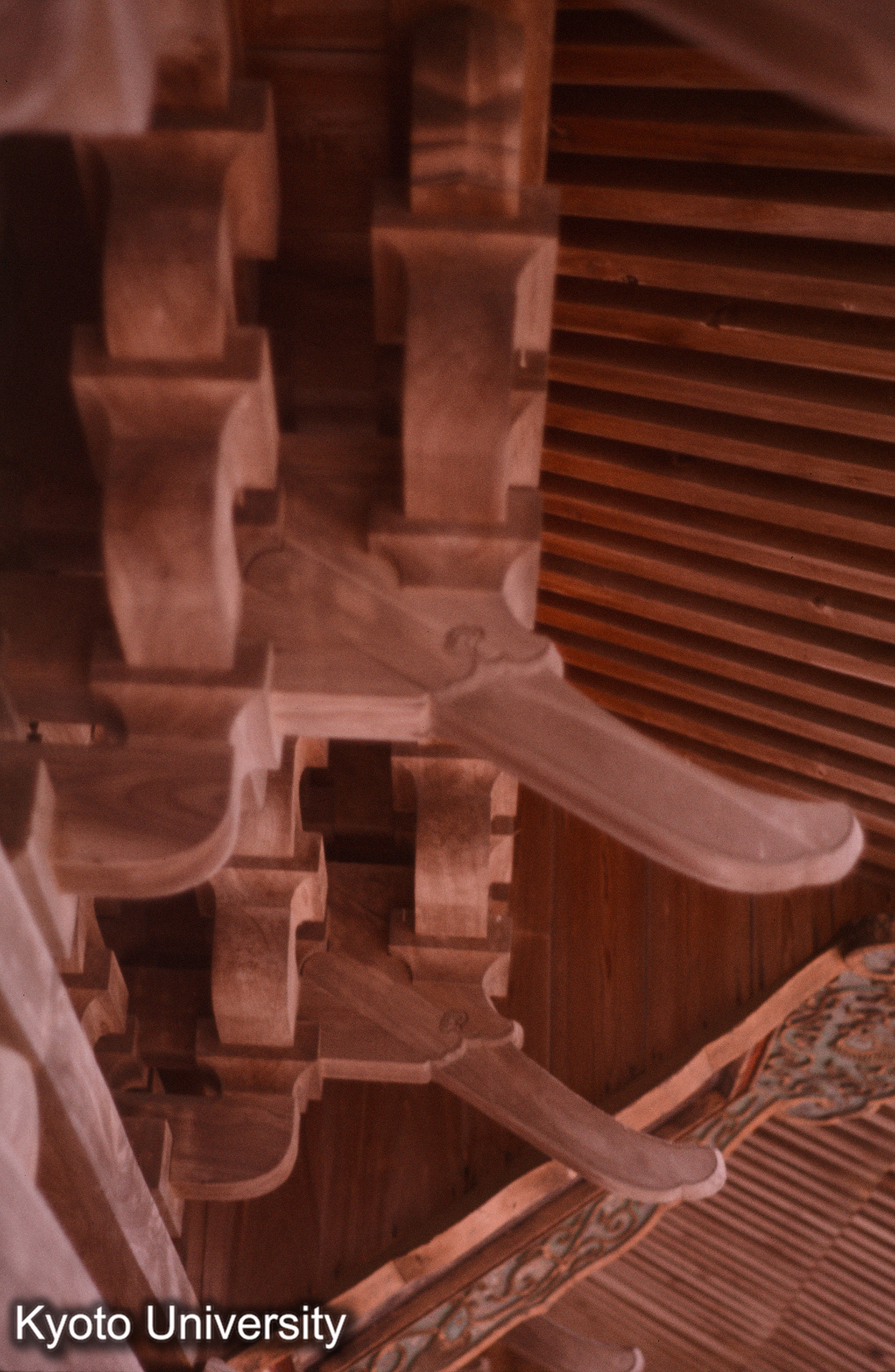 東光寺三門 上層斗栱 (1)