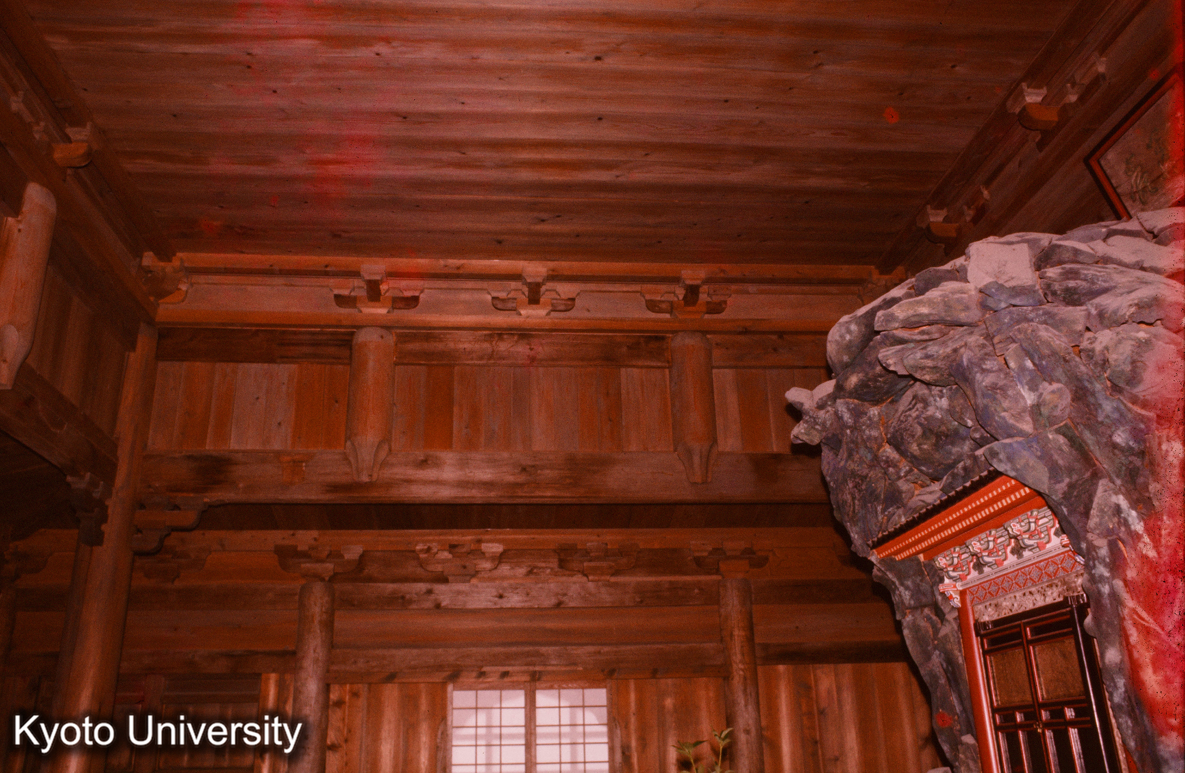 洞春寺観音堂 内部構架 (1)