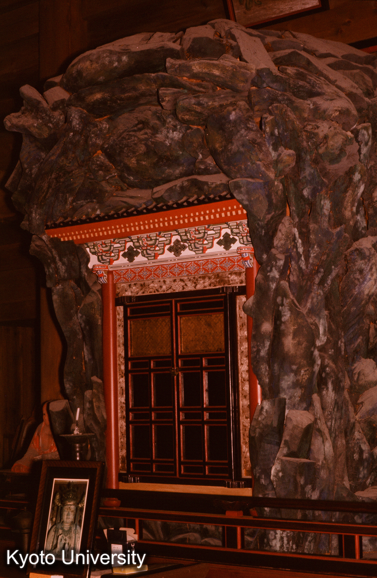 洞春寺観音堂 厨子 (1)