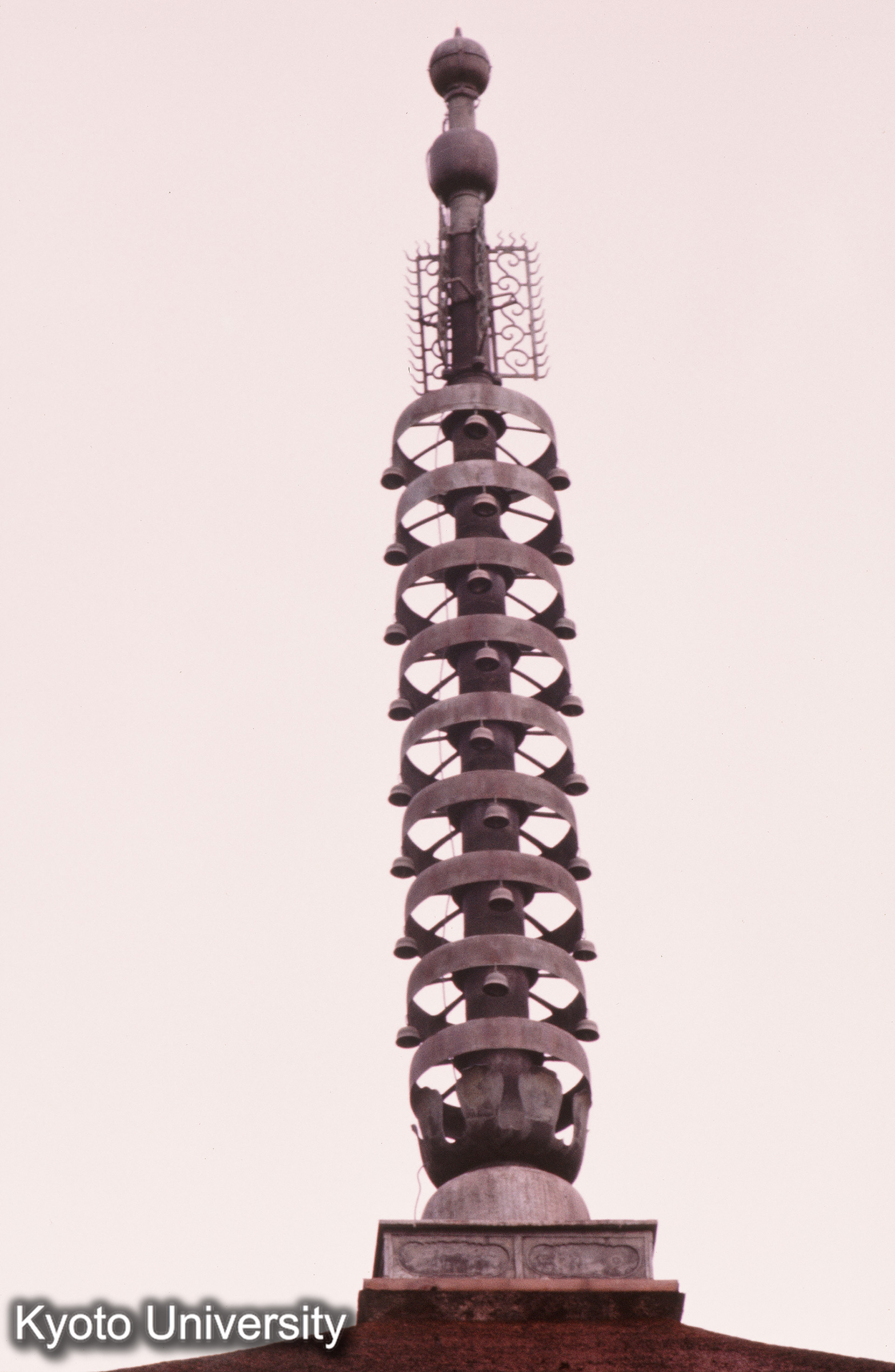 瑠璃光寺五重塔 相輪 (1)