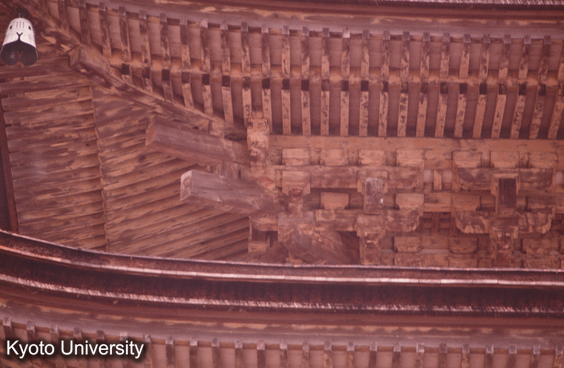 瑠璃光寺五重塔 第 層隅軒見上げ (1)