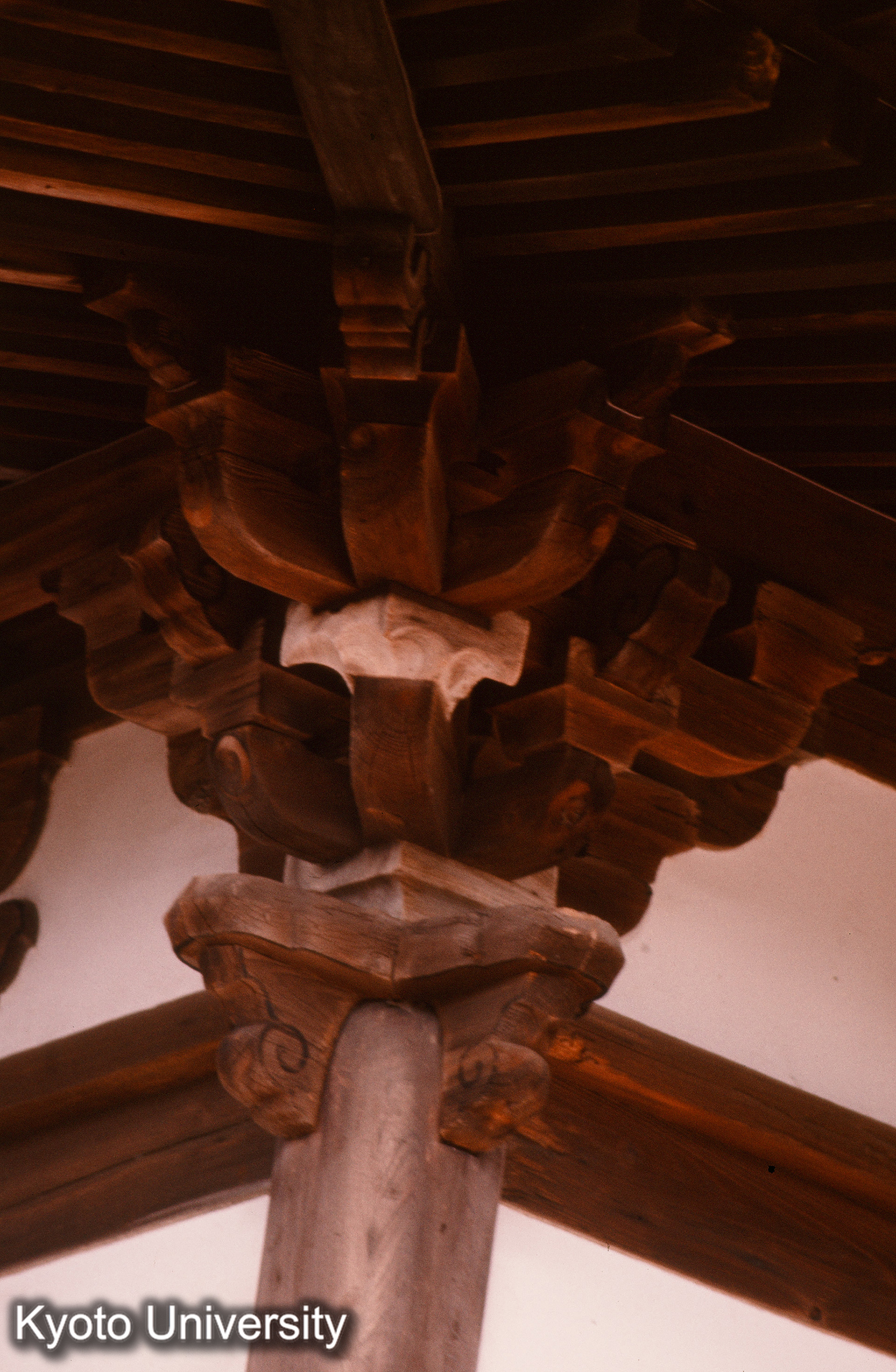 常徳寺円通殿 隅斗栱 (1)