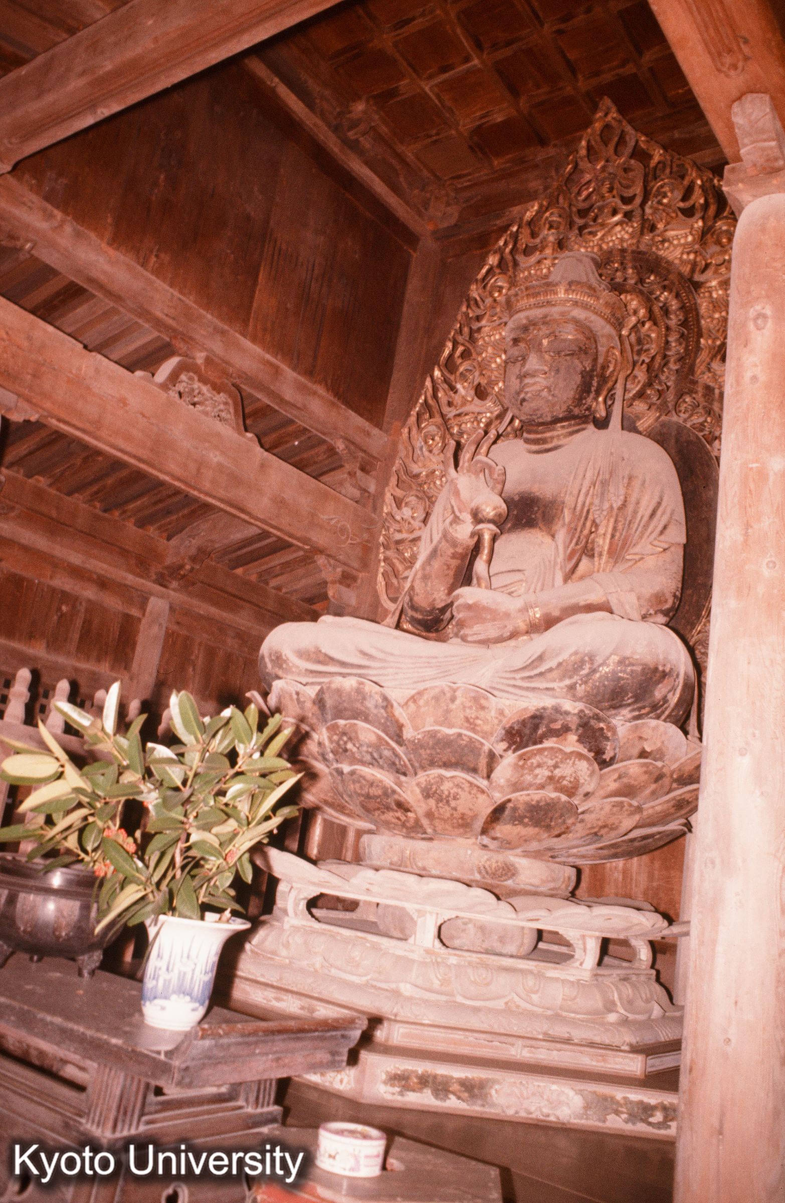 丈六寺観音堂 内部 (1)