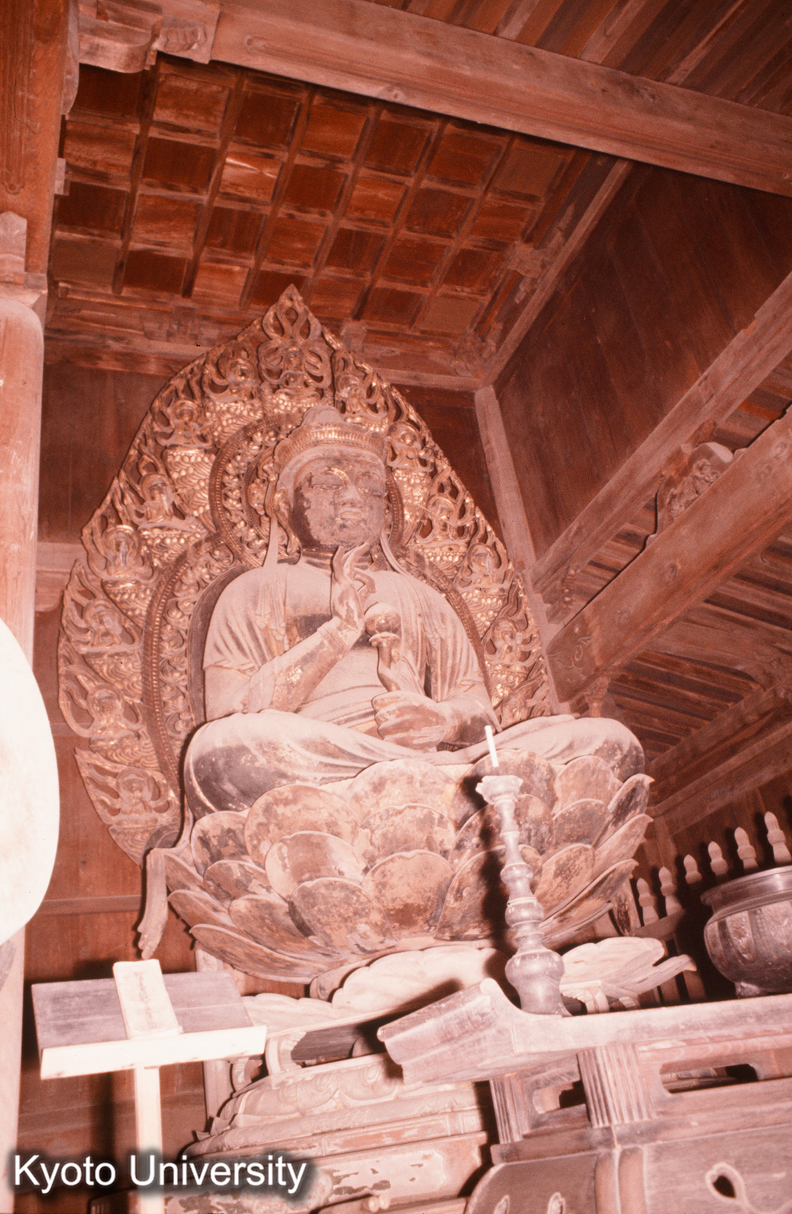 丈六寺観音堂 内部正面 (1)