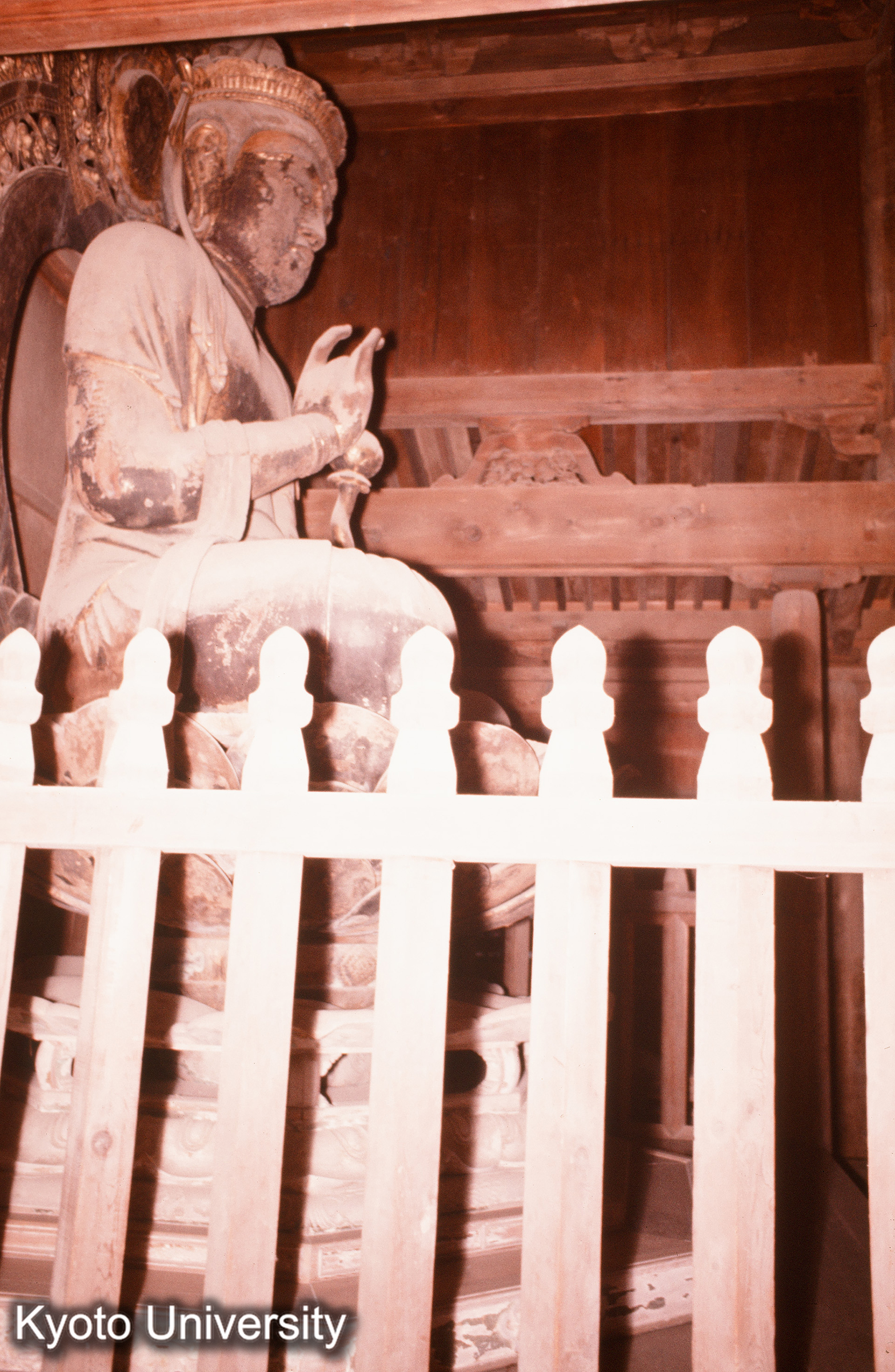 丈六寺観音堂 内部本尊側面 (1)