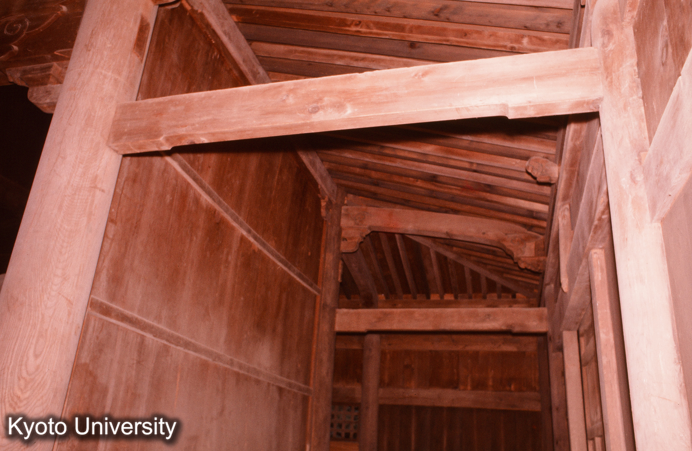 丈六寺観音堂 内部背面もこし (1)