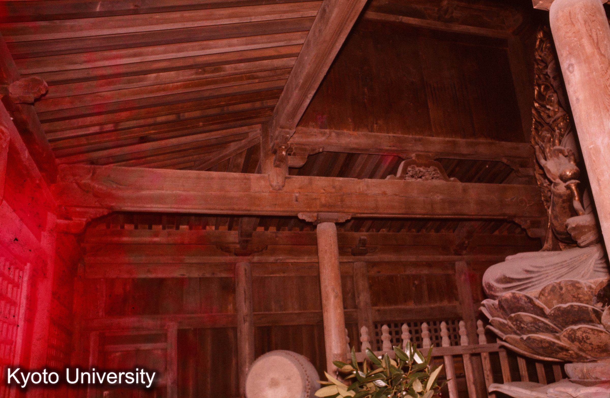 丈六寺観音堂 内部構架 (1)