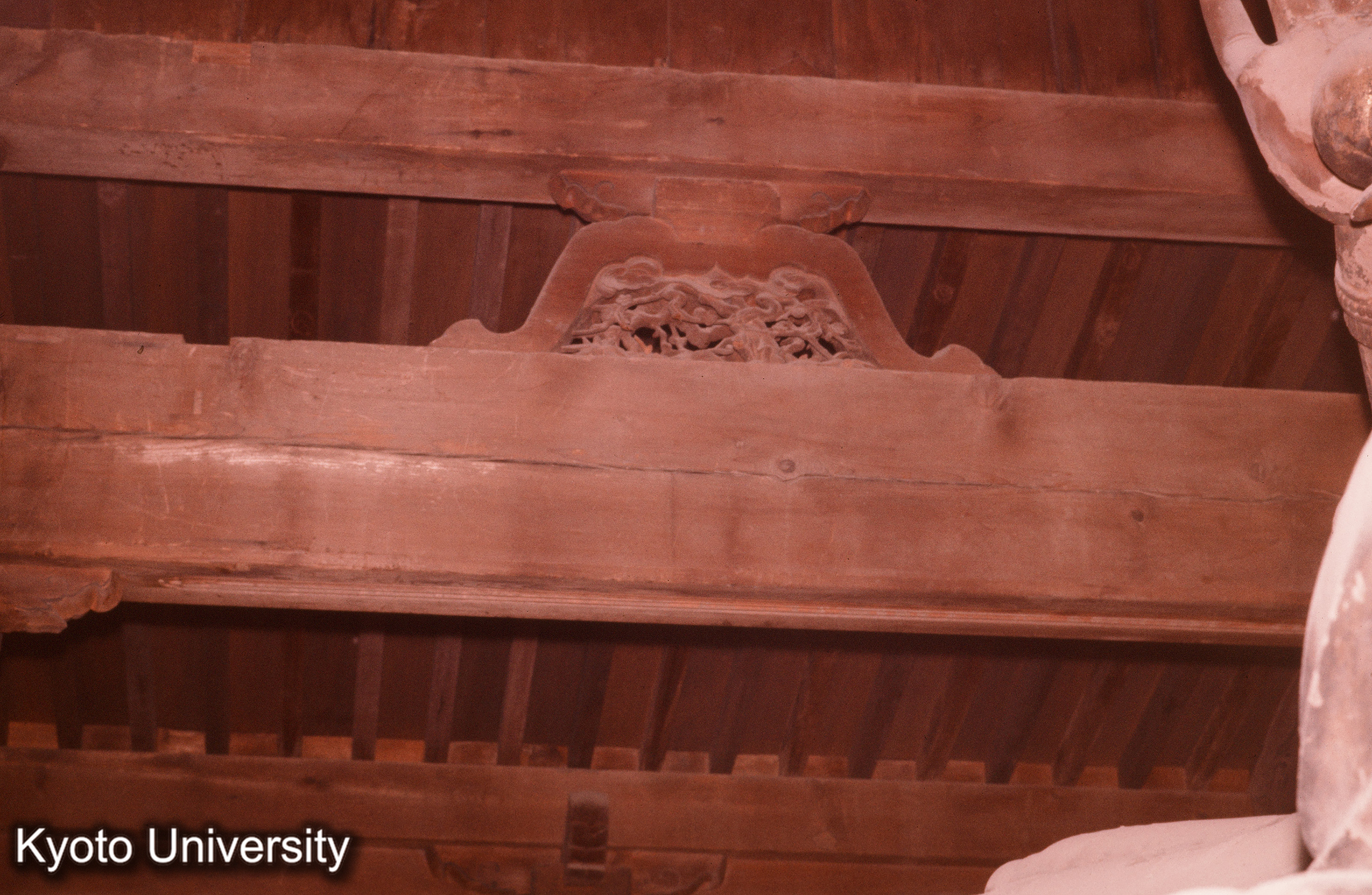 丈六寺観音堂 梁行大虹梁上 蟇股 (1)