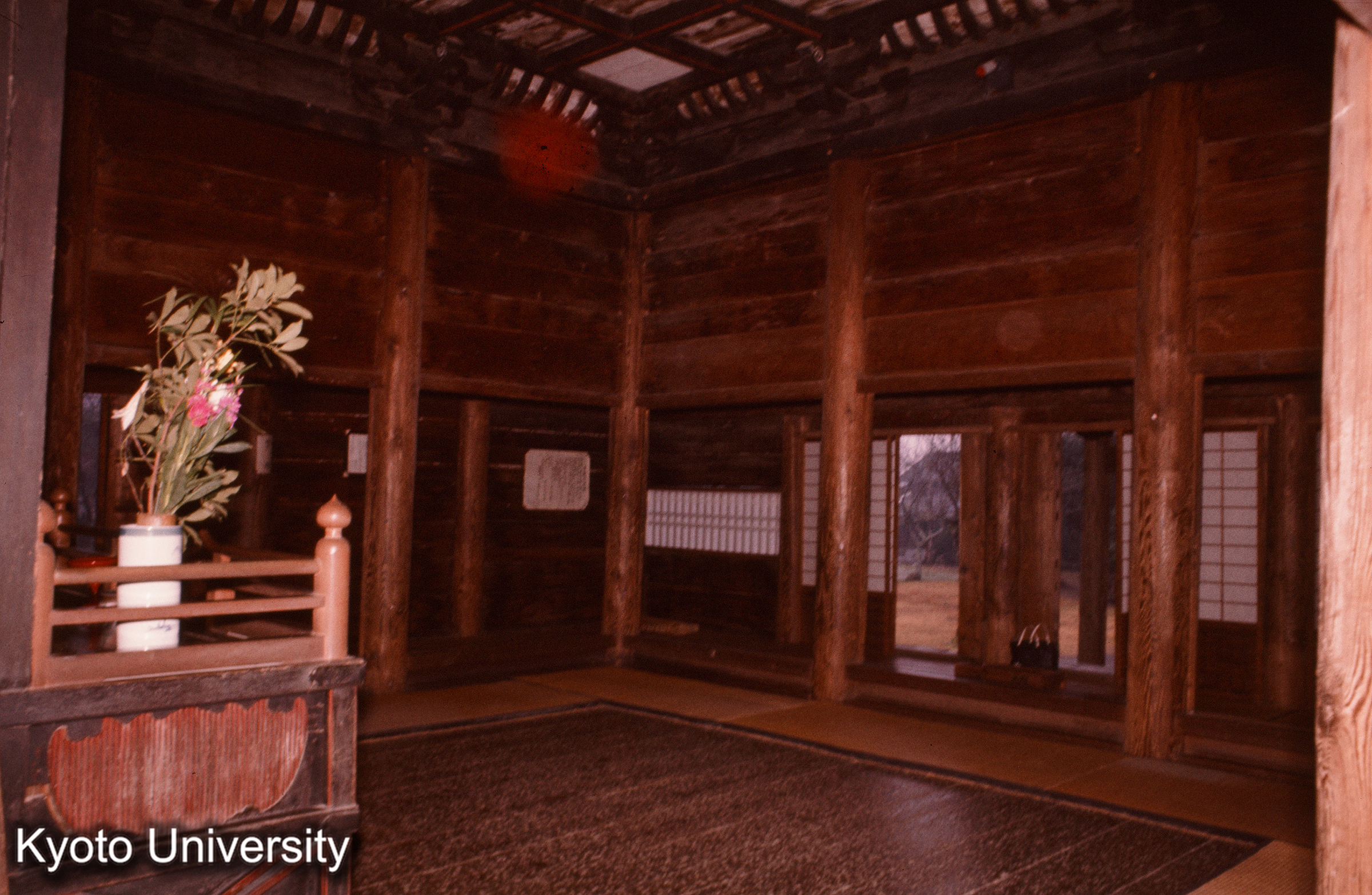 青蓮寺阿弥陀堂 内部 背面より正面を見る (1)