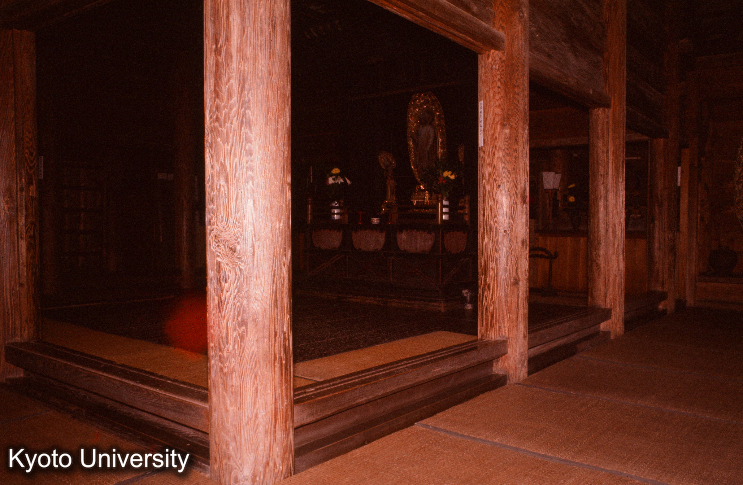 青蓮寺阿弥陀堂 内部全景 (1)