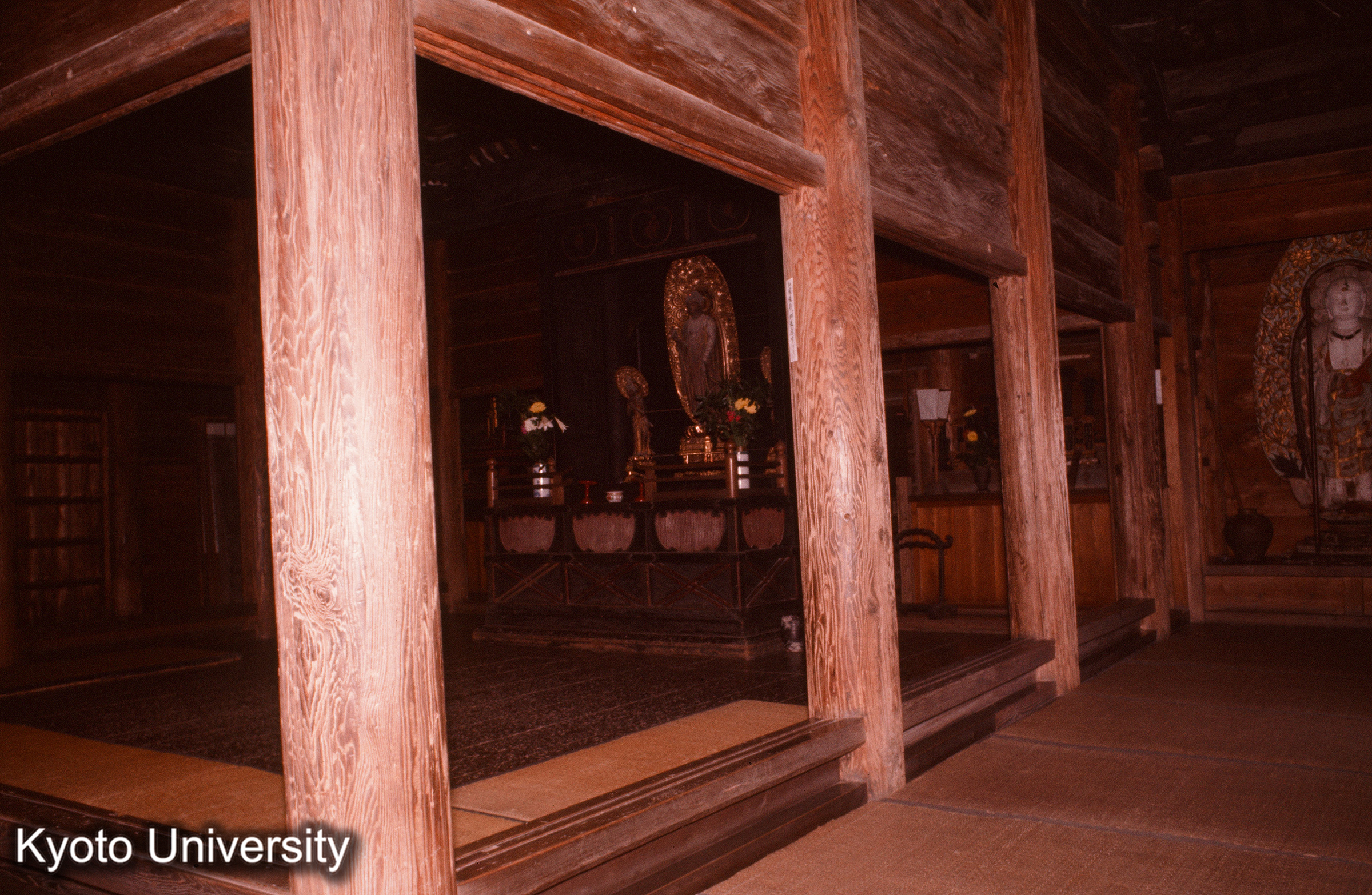 青蓮寺阿弥陀堂 内部入側 (1)