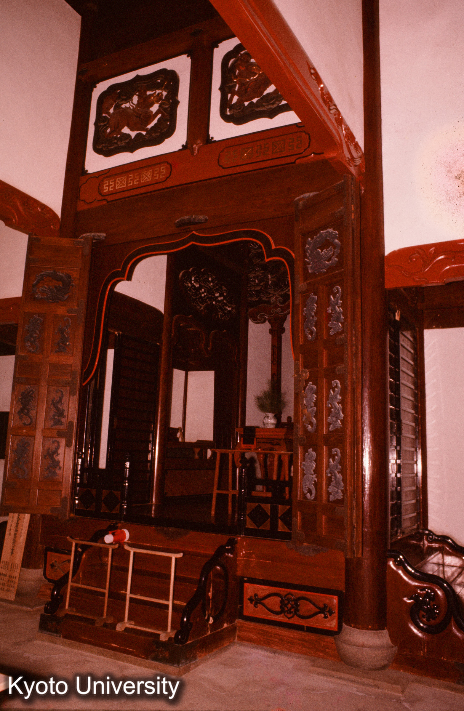 多久聖廟 内陣正面の構え (1)