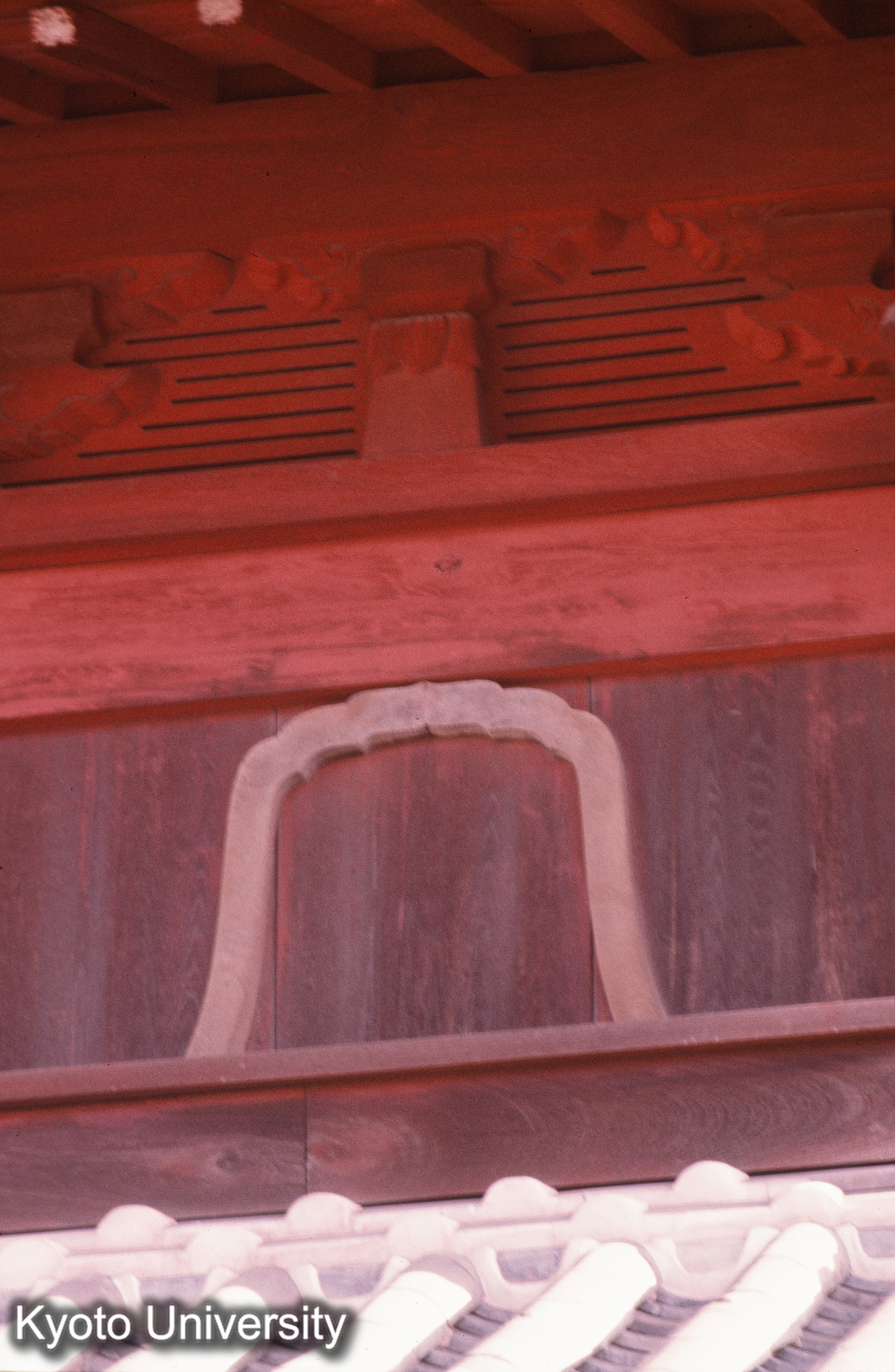 崇福寺大雄宝殿 身舎花頭窓 (1)