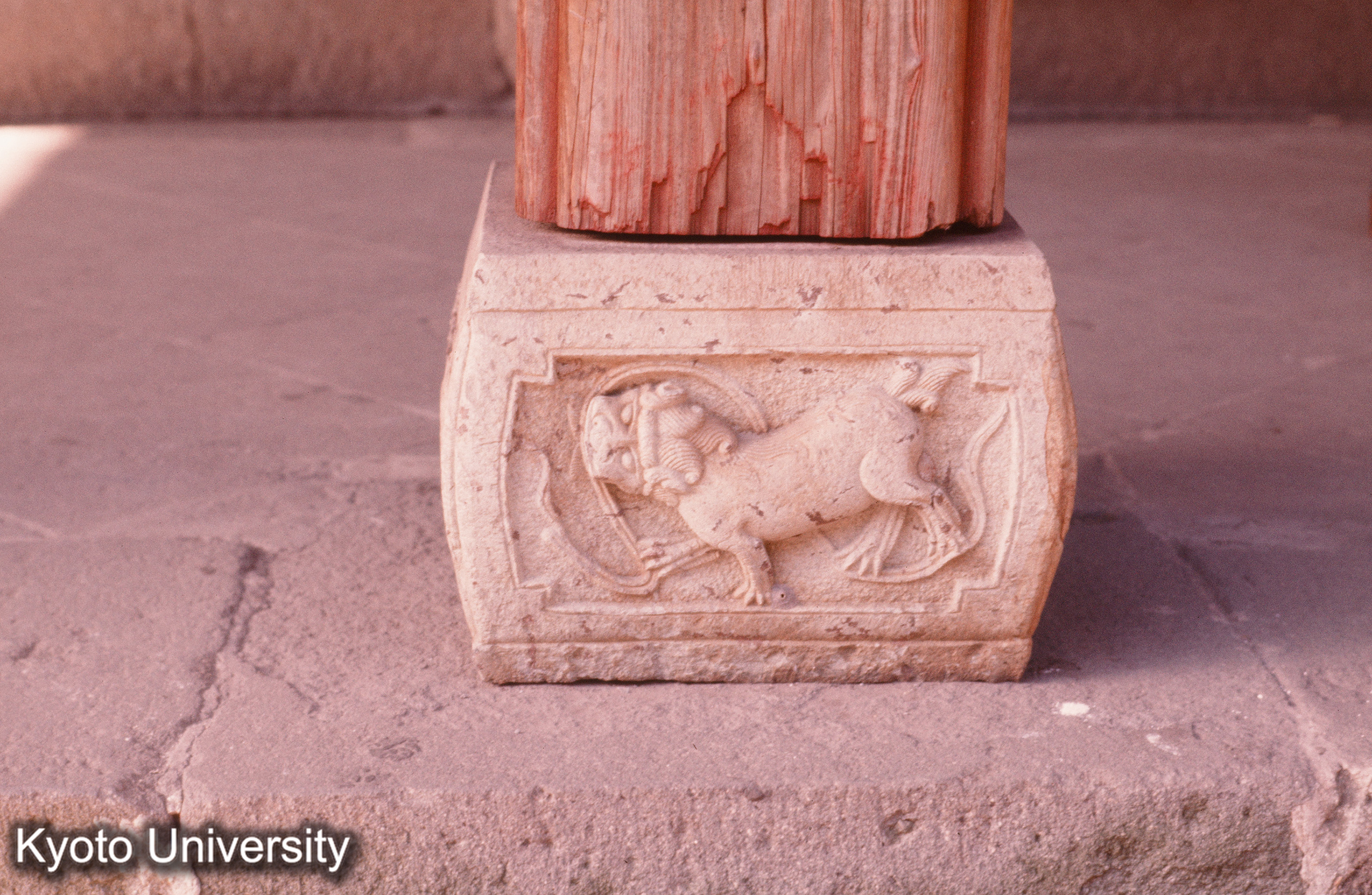 崇福寺護法堂 前面老廊柱 礎盤 (1)