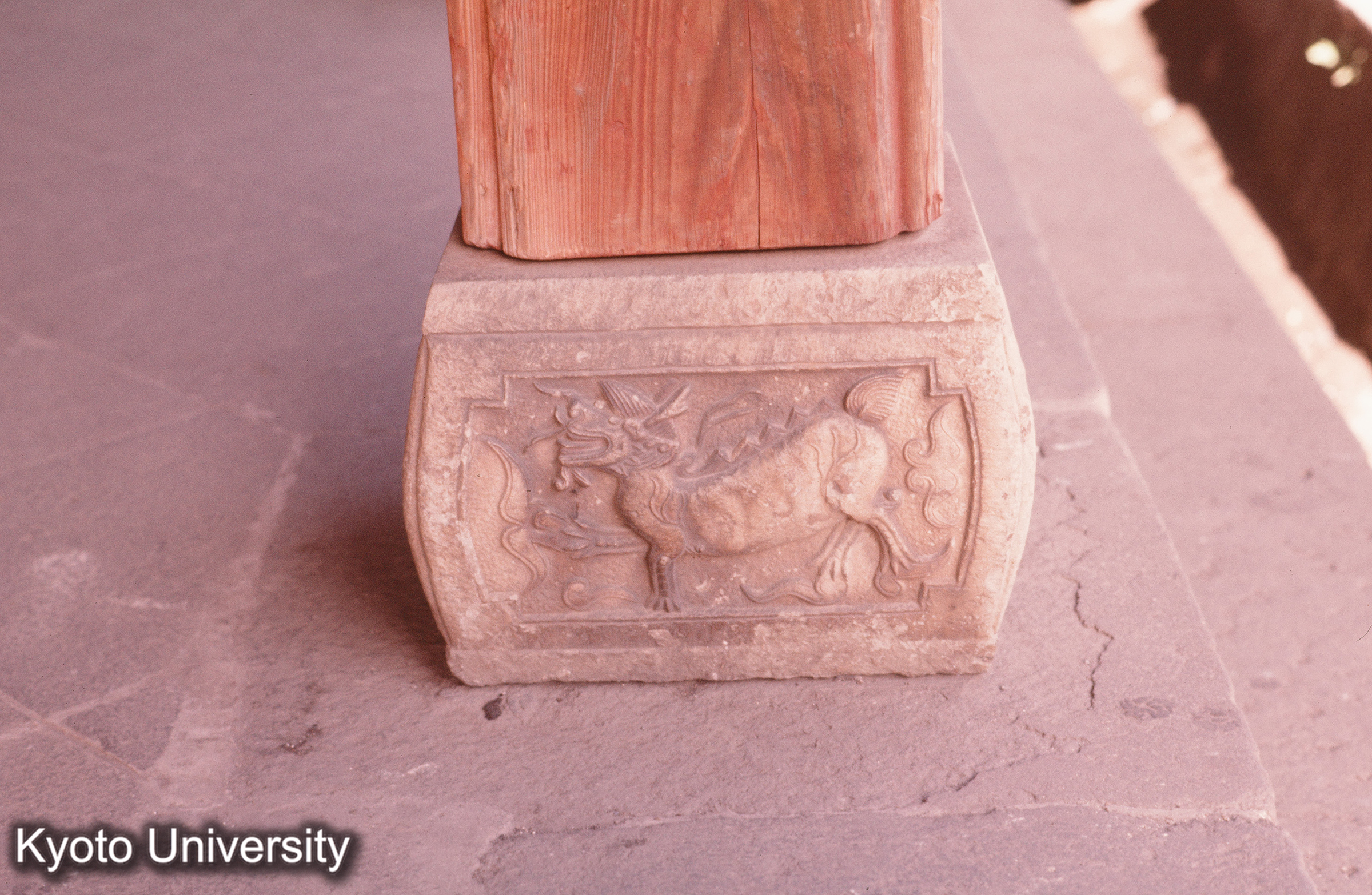 崇福寺護法堂 前面老廊柱 礎盤 (1)