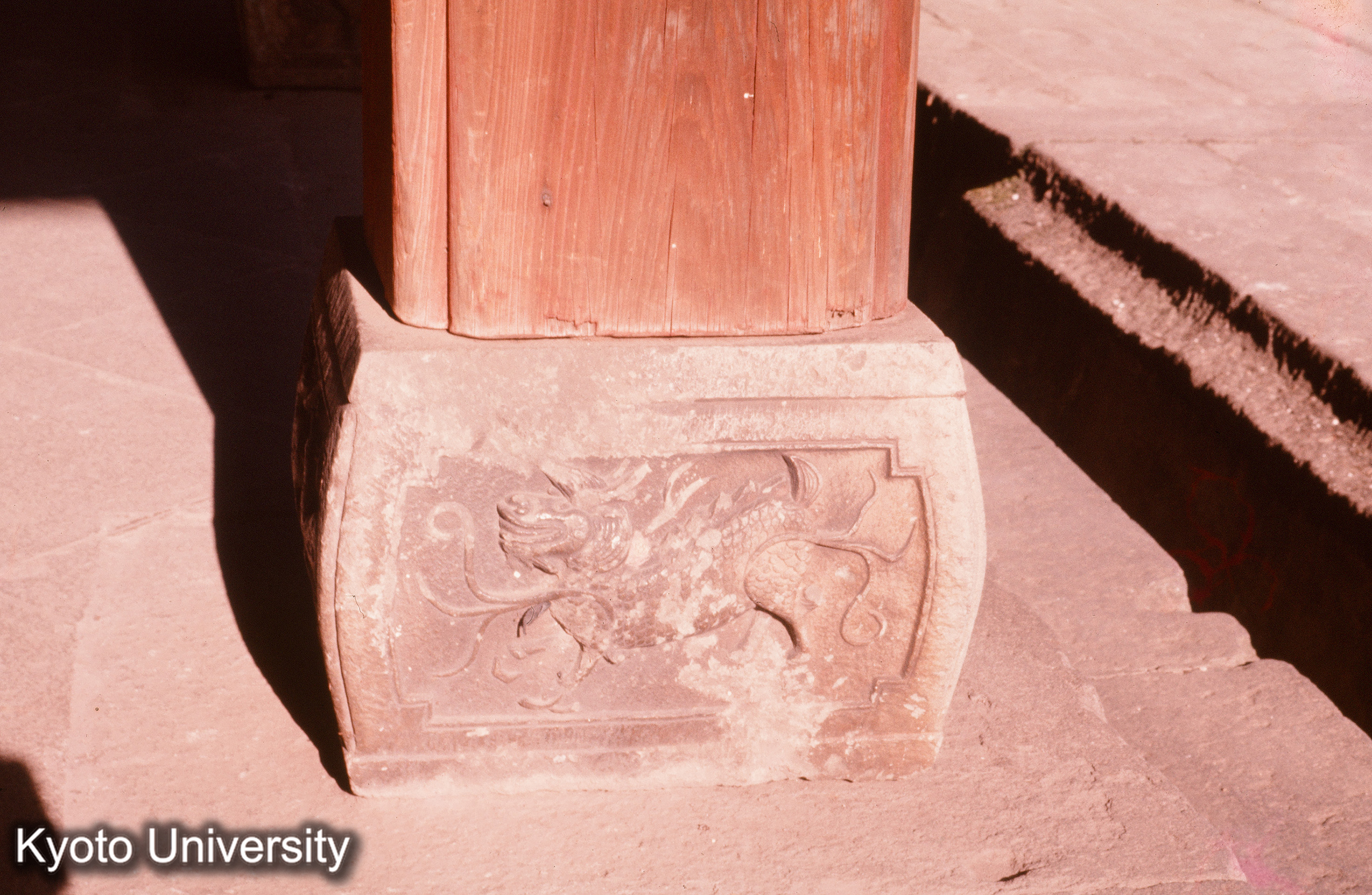 崇福寺護法堂 前面老廊柱 礎盤_〇 (1)