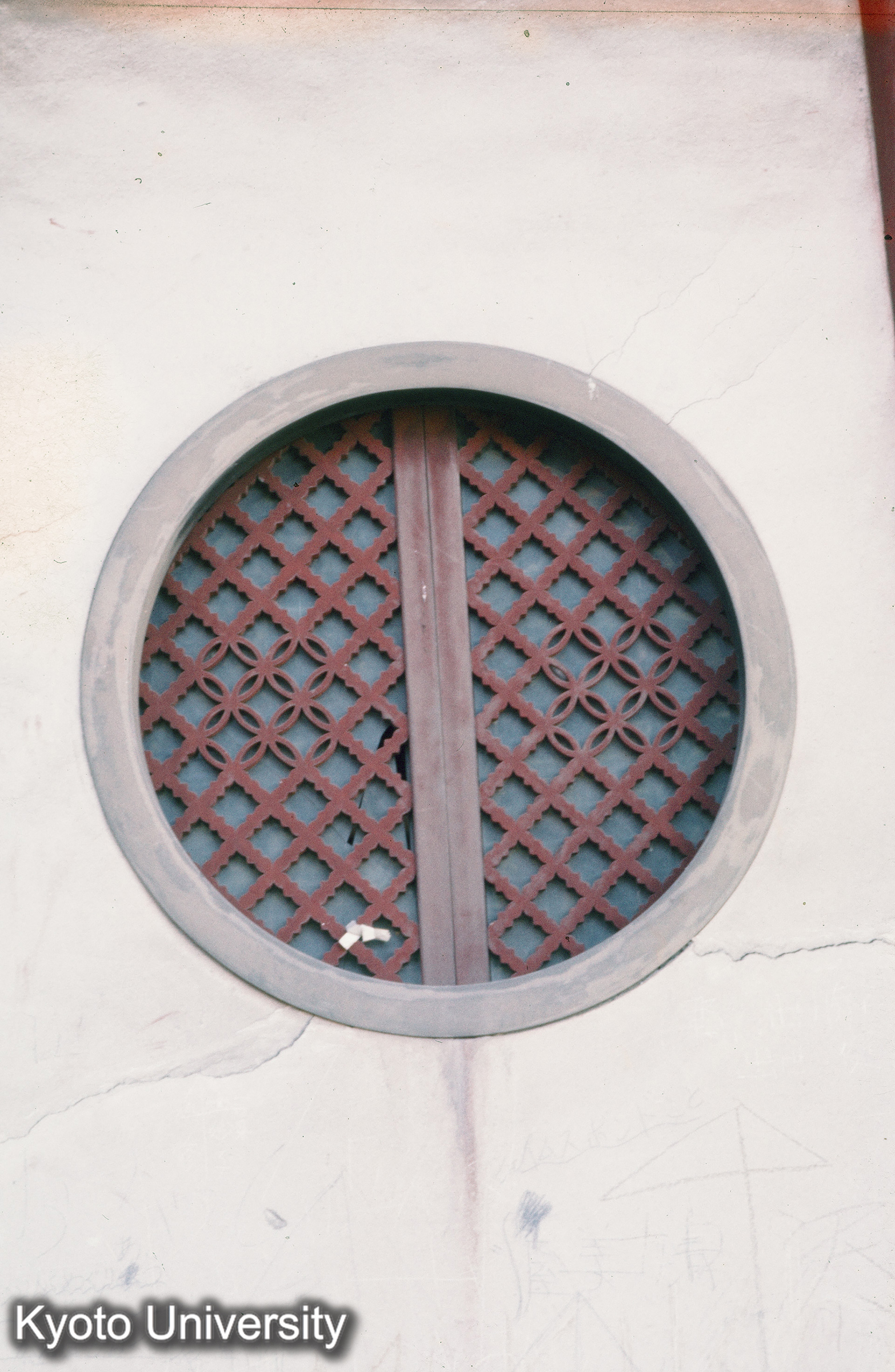 崇福寺護法堂 円窓 (1)