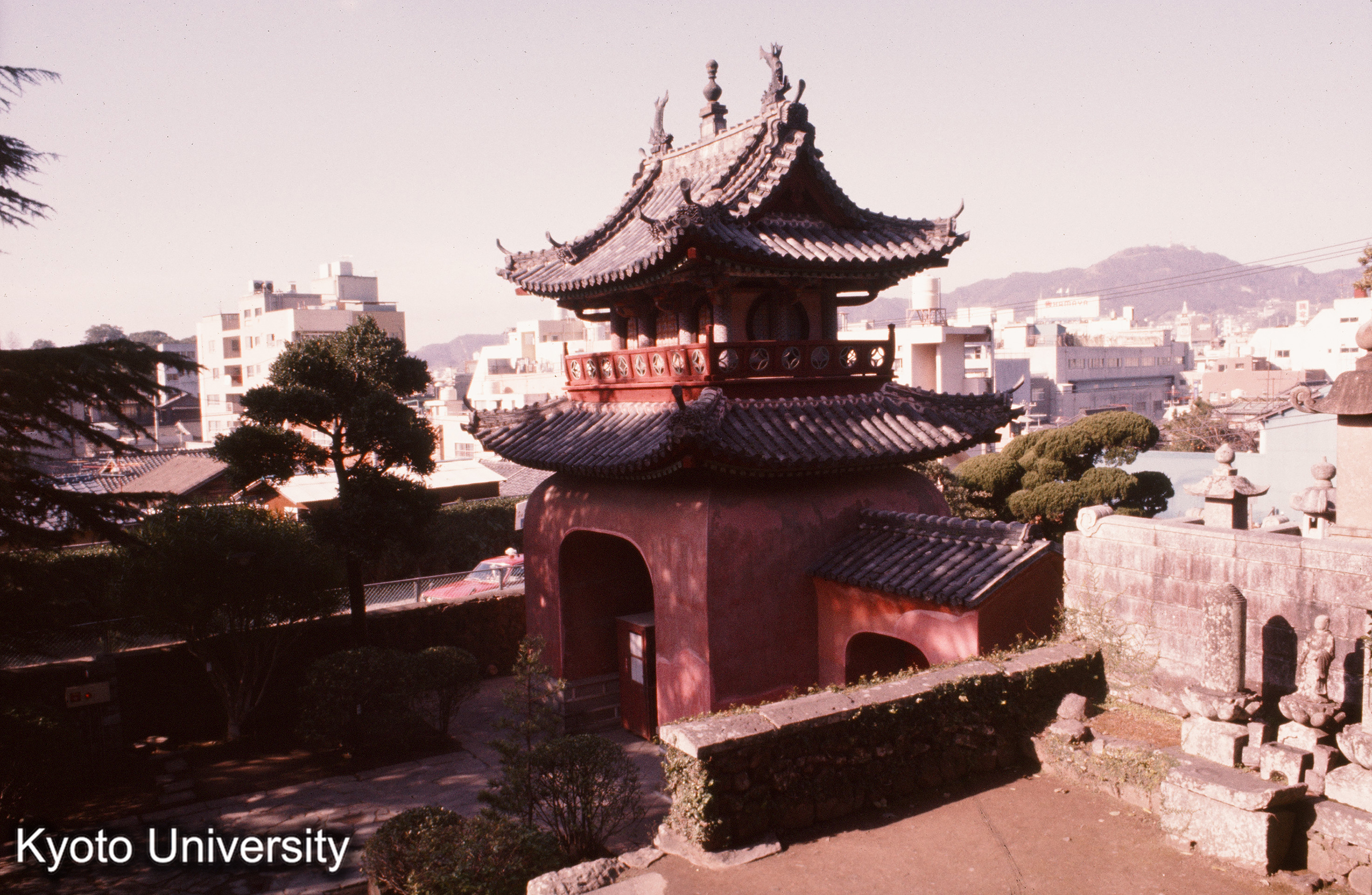 崇福寺山門 遠望（東よりのぞむ）_〇 (1)