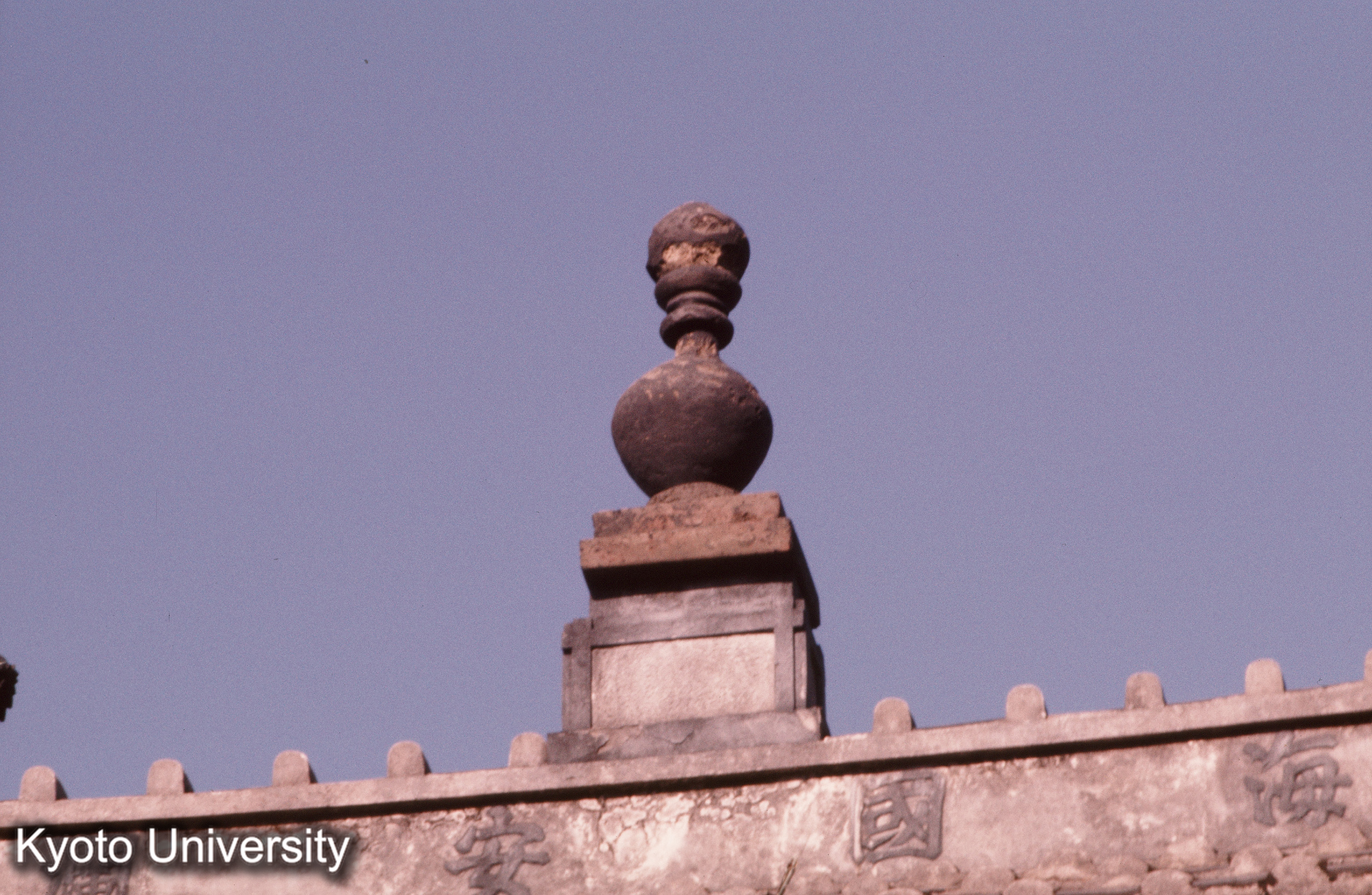 崇福寺山門 大棟上 宝殿 (1)