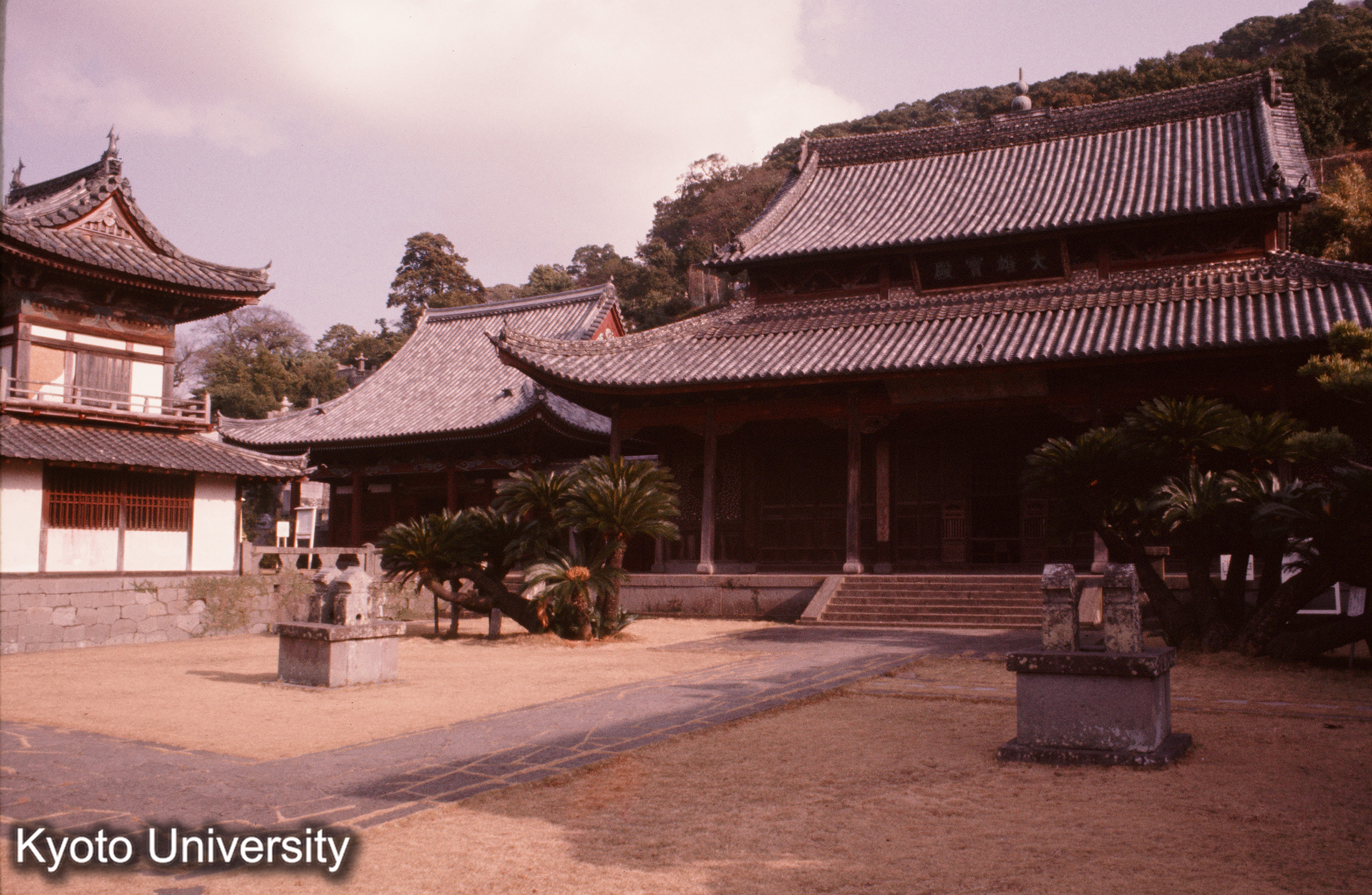 興福寺 境内 鐘楼・媽姐堂・大雄宝殿 (1)