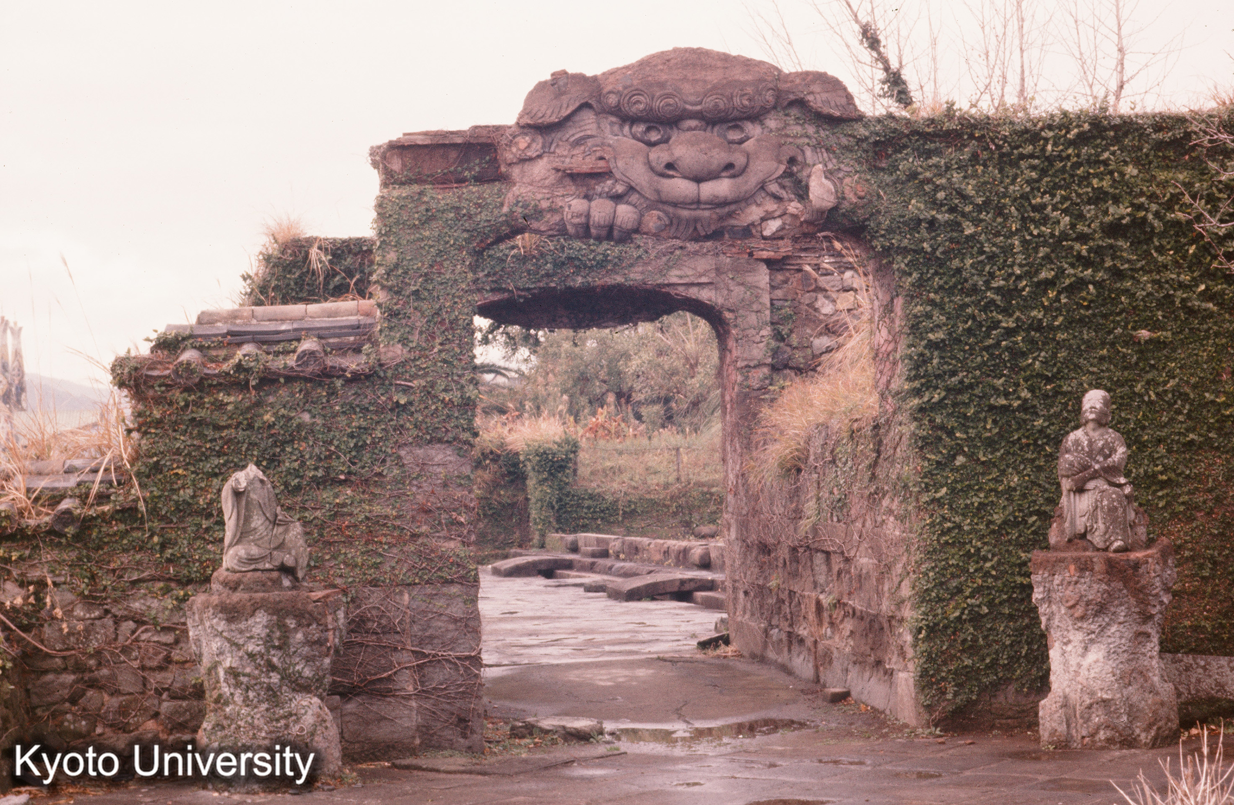 福済寺 アーチ門残址 (1)