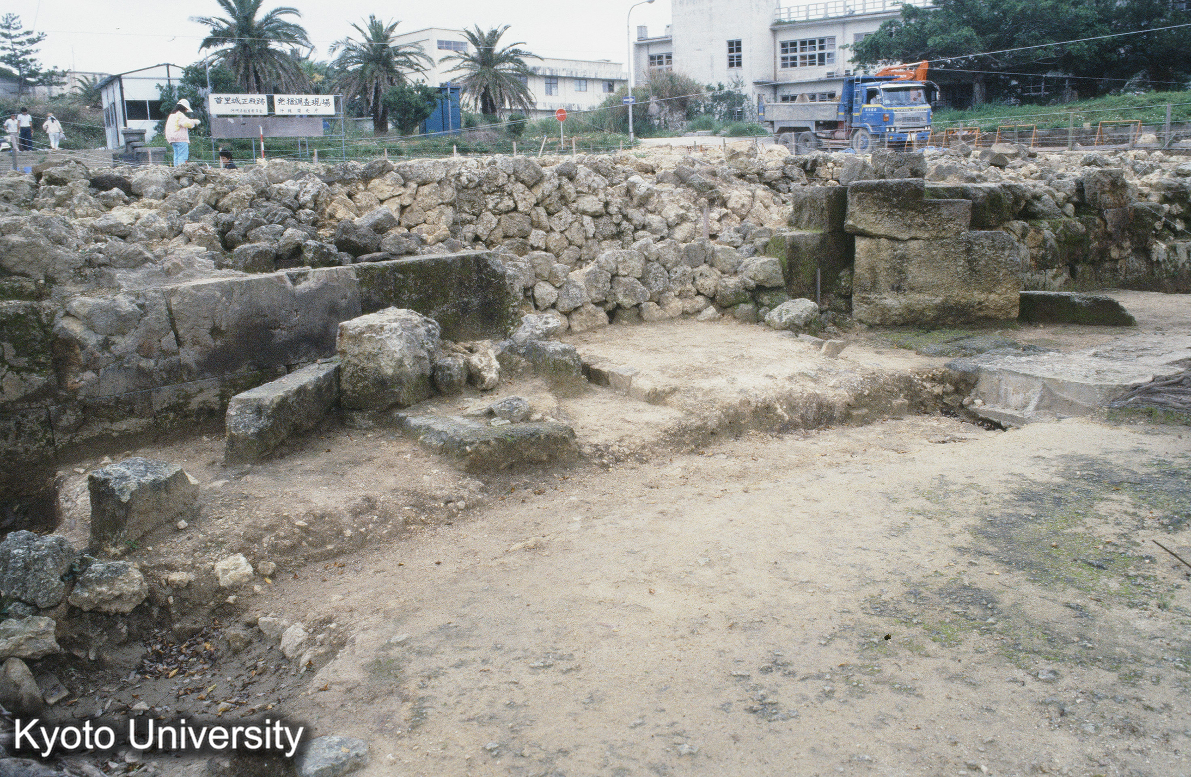 10_首里城正殿 基壇前面 八字型石階 (1)