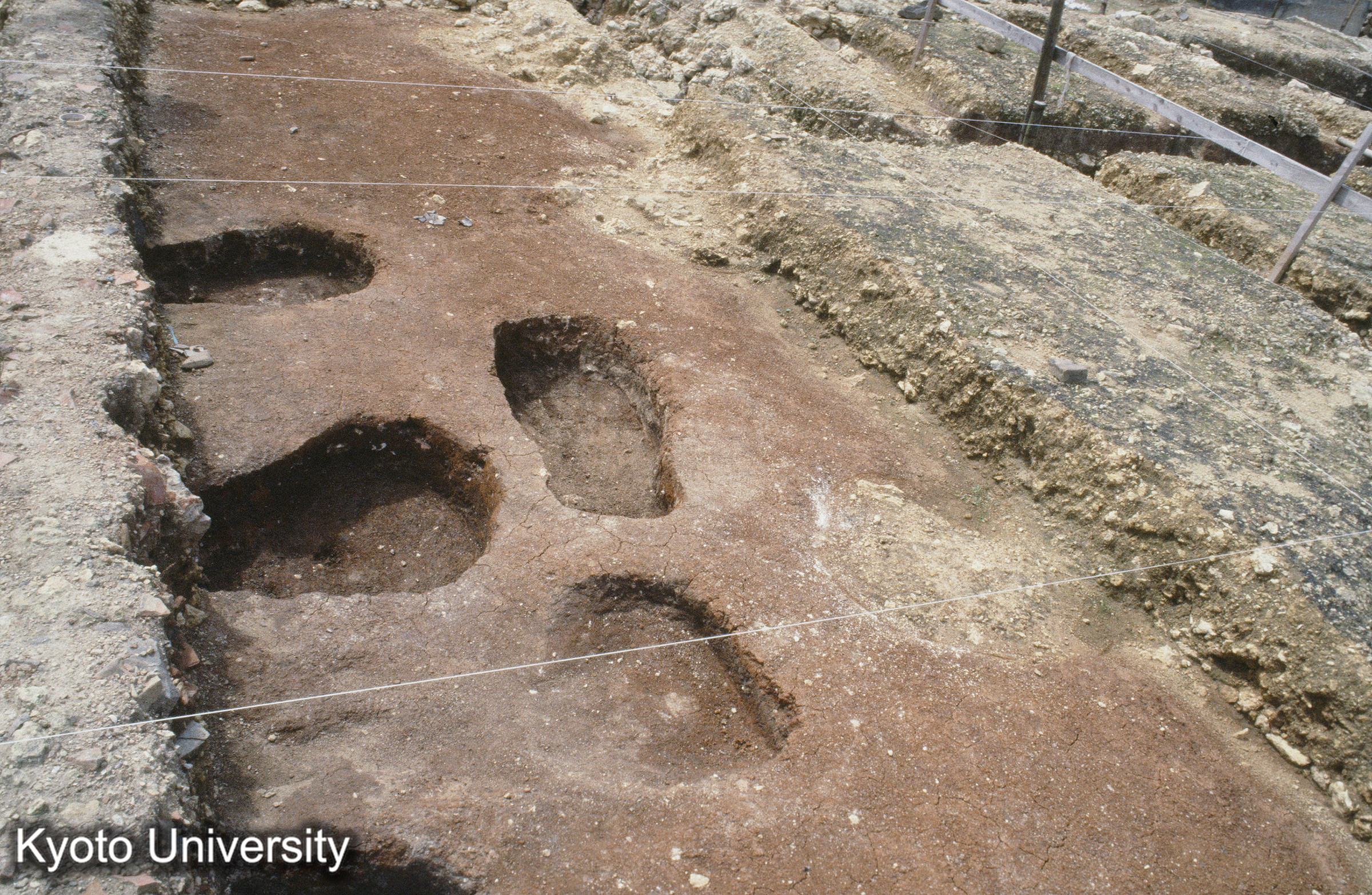 16_首里城正殿 Ⅱ期柱礎アト (1)