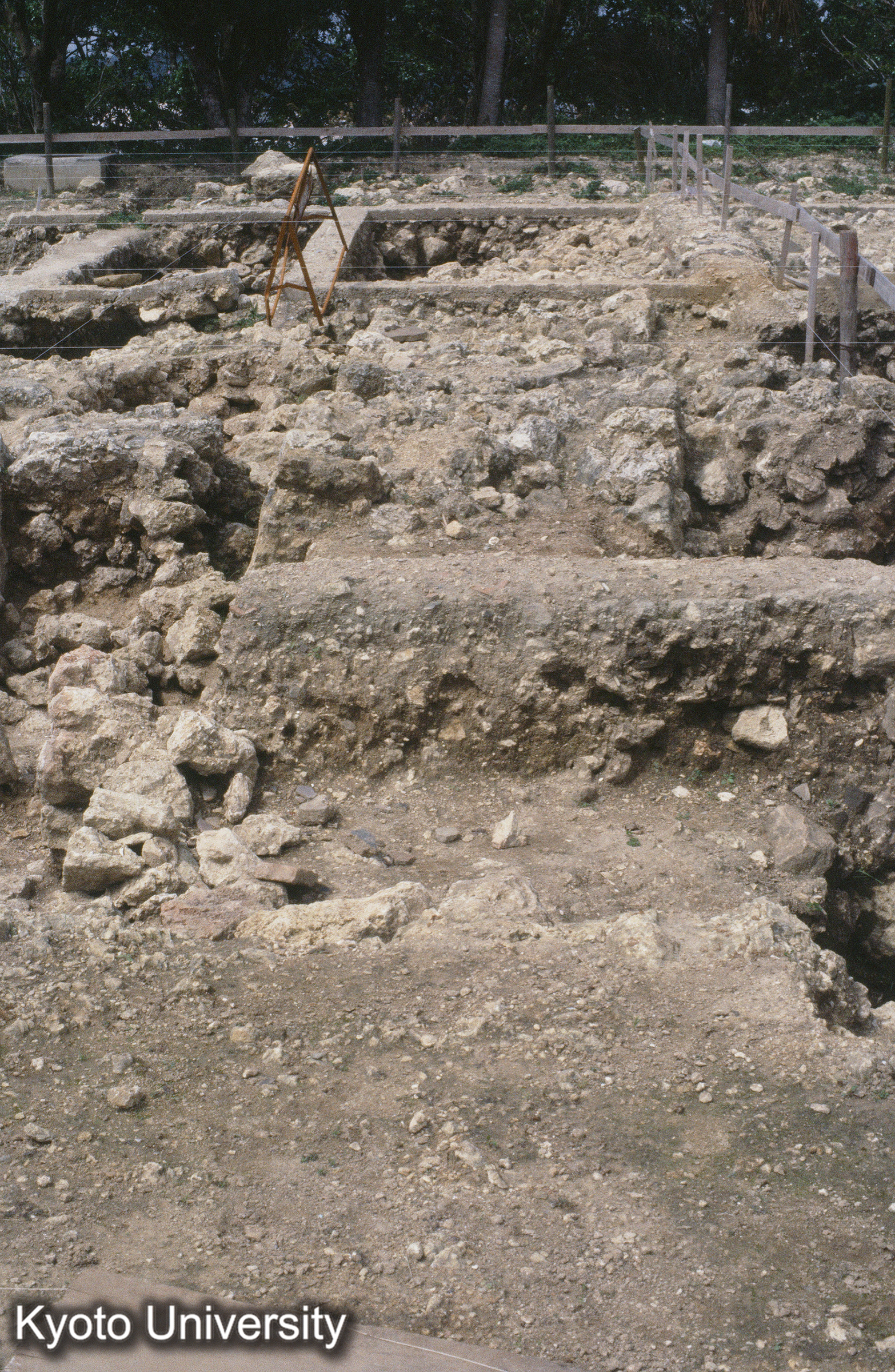 18_首里城正殿 （発掘） (1)