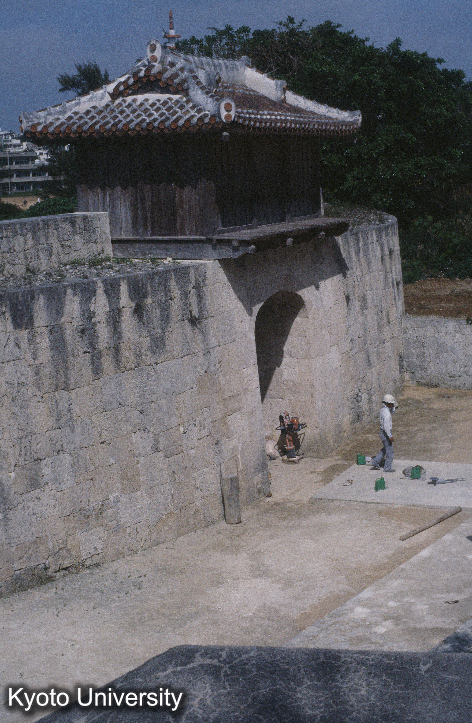 22_首里城久慶門（中央） (1)