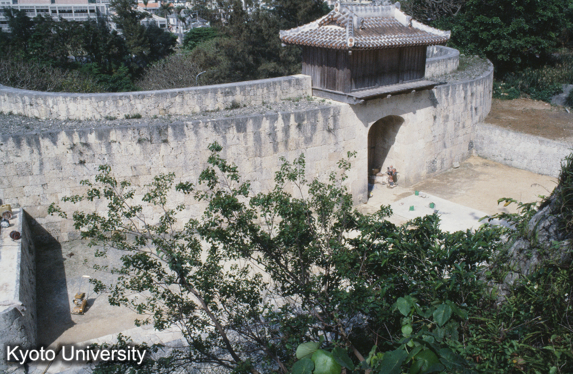 25_首里城久慶門（中央） (1)
