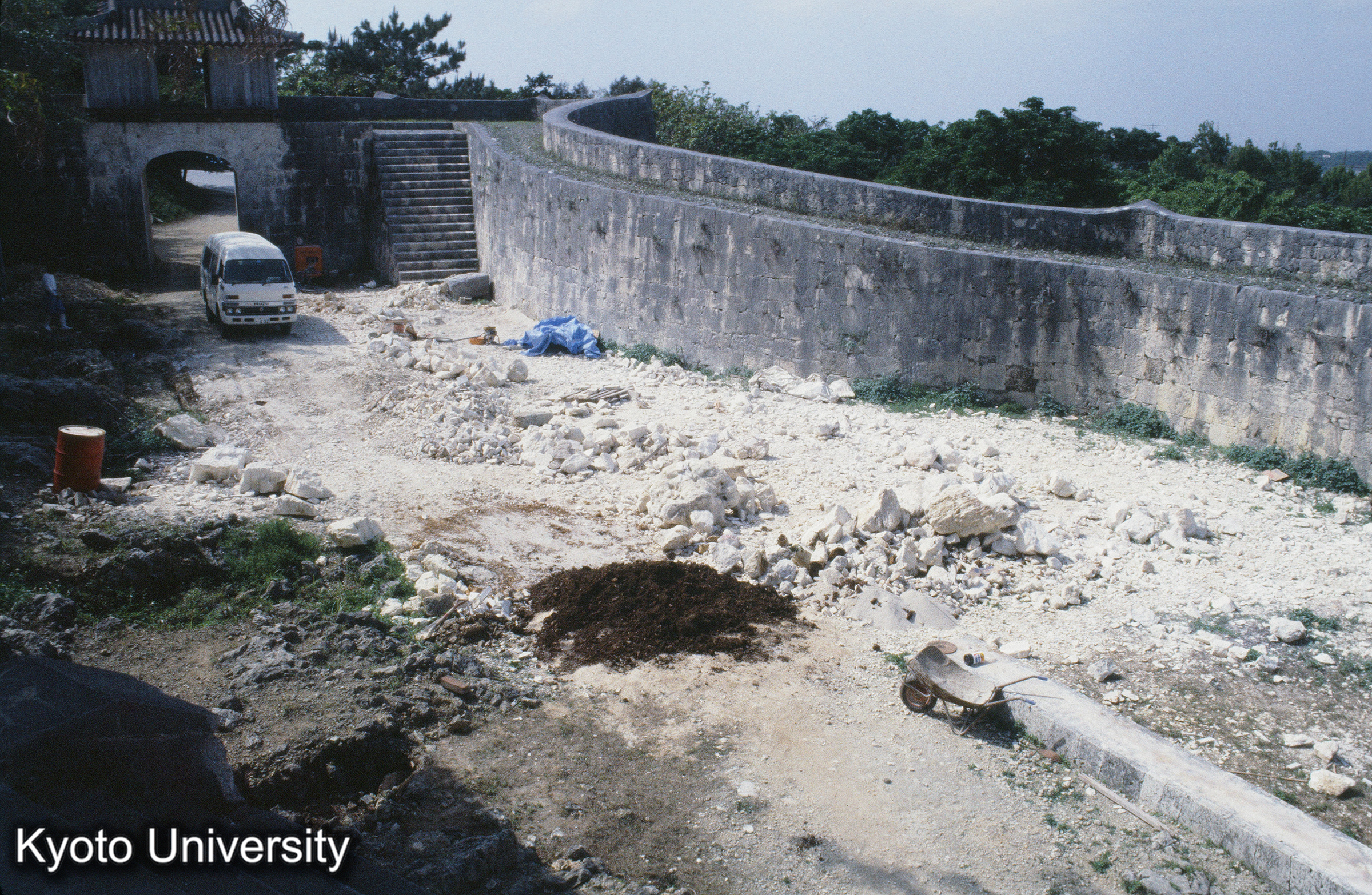 26_首里城歓会門（右腋） (1)