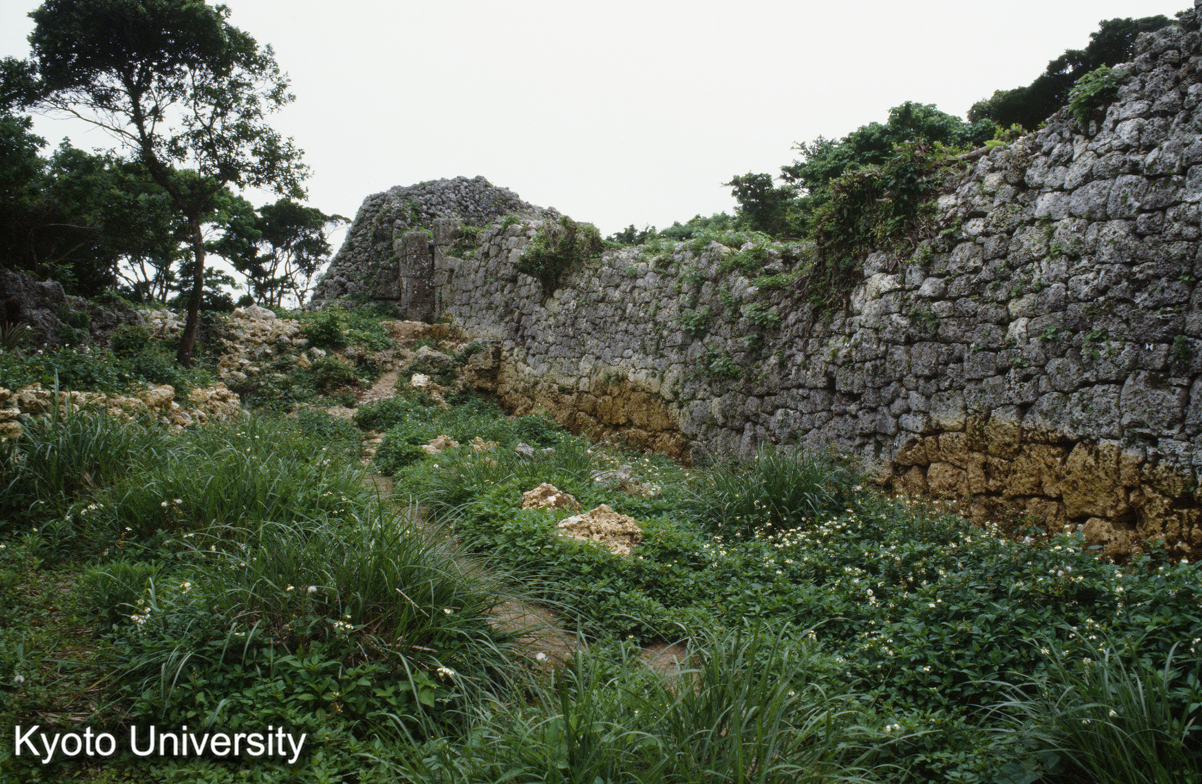 69_糸数城 城門 石墻 (1)