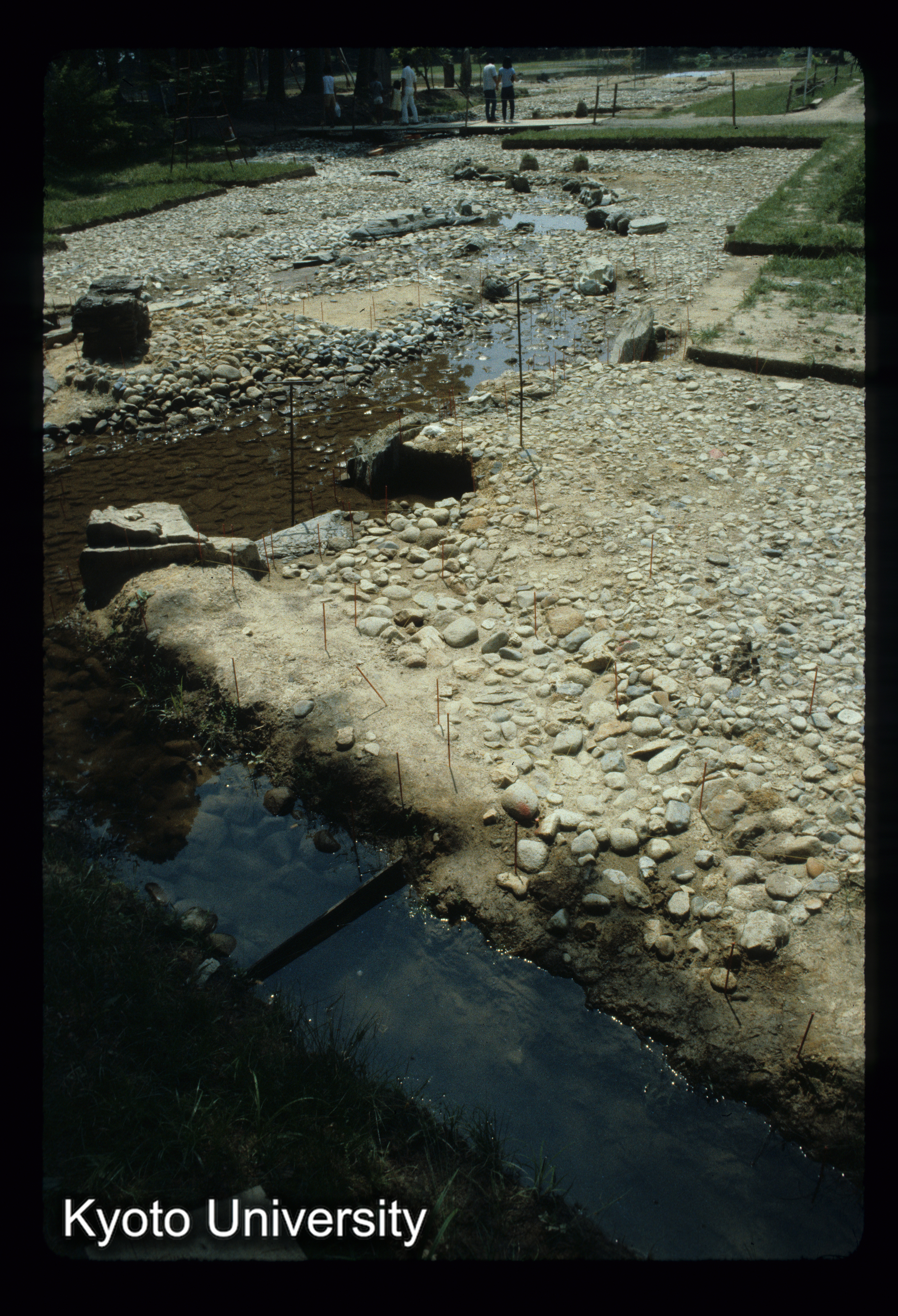 2_毛越寺 遣水（発掘中）_㉓ (1)