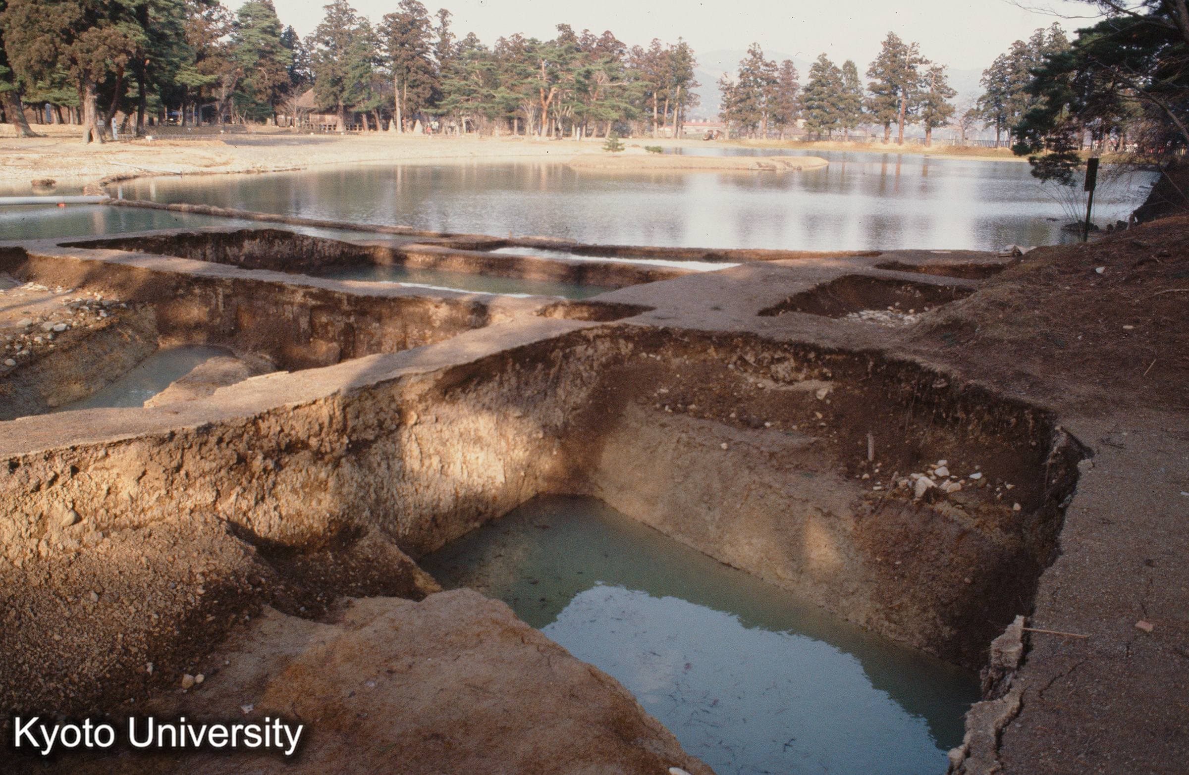毛越寺大泉池 西南排水暗渠 (1)