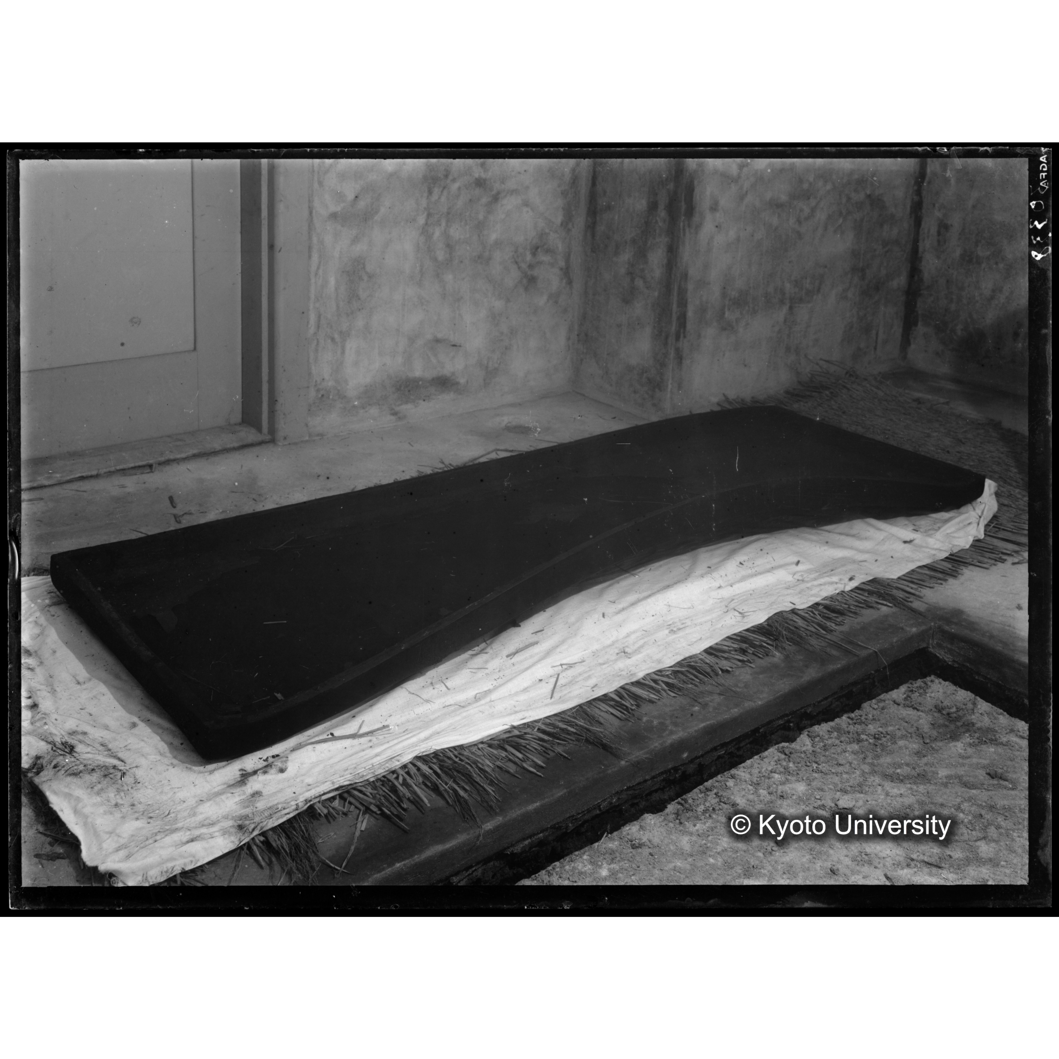 [写真内容] 夾紵棺蓋 (1)