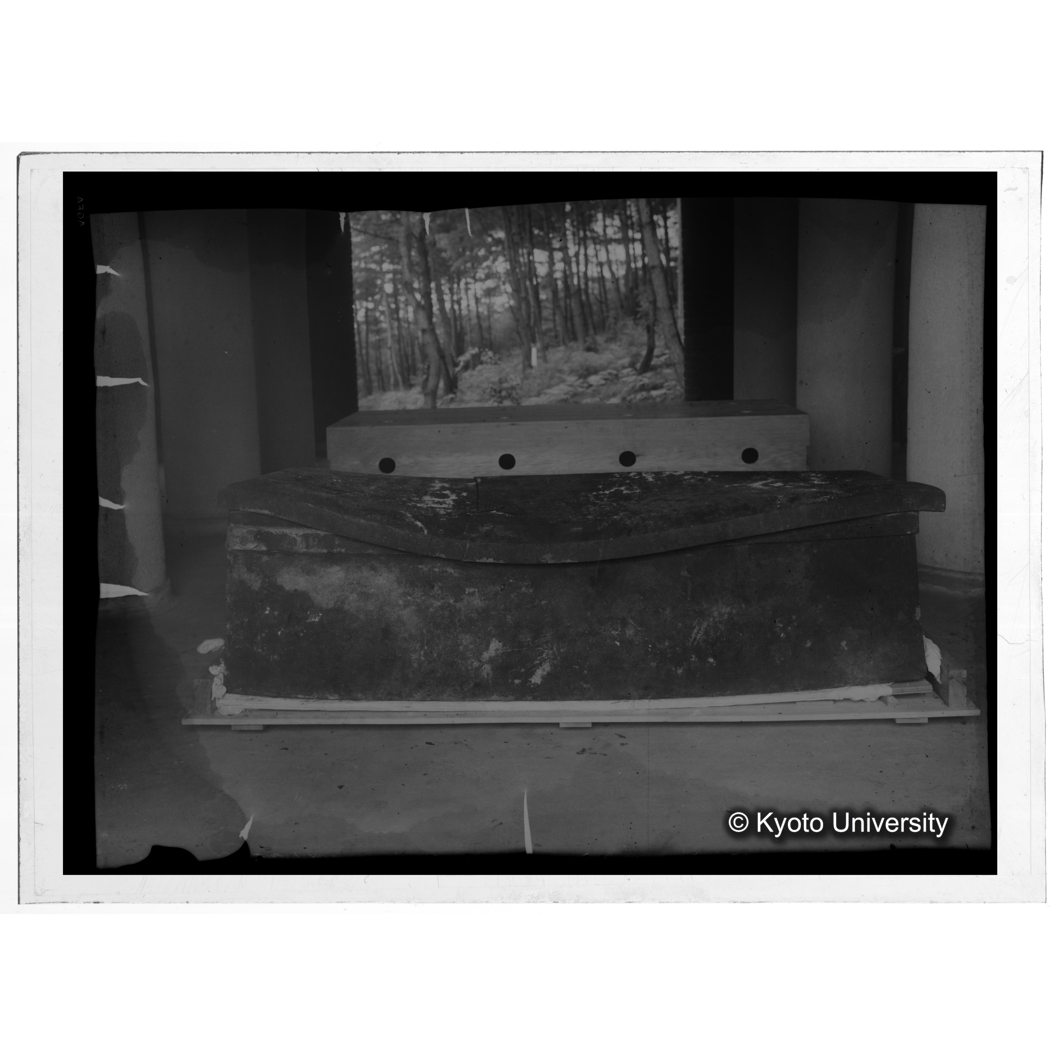 [写真内容] 夾紵棺と木箱 (1)