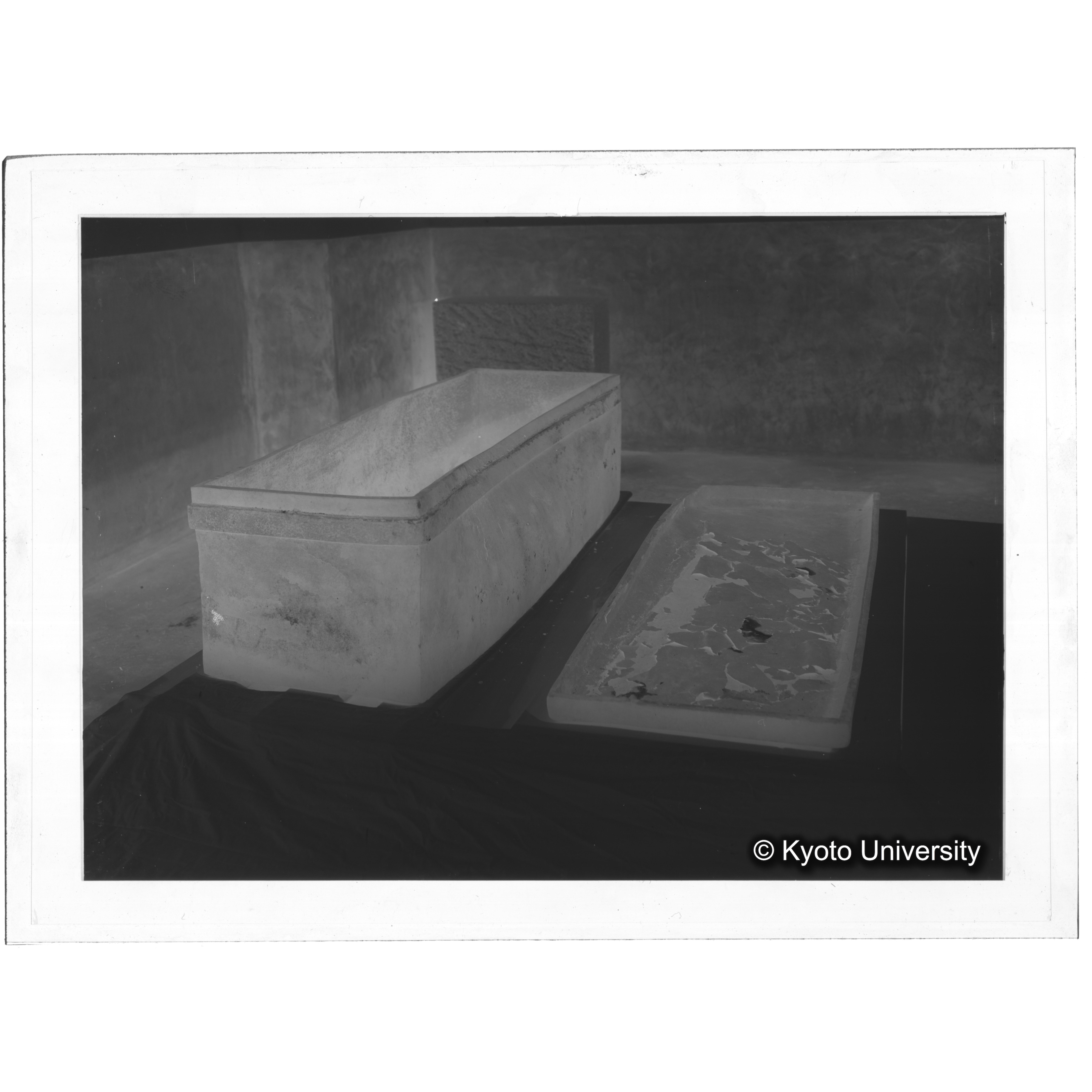 [写真内容] 夾紵棺（蓋と身） (2)