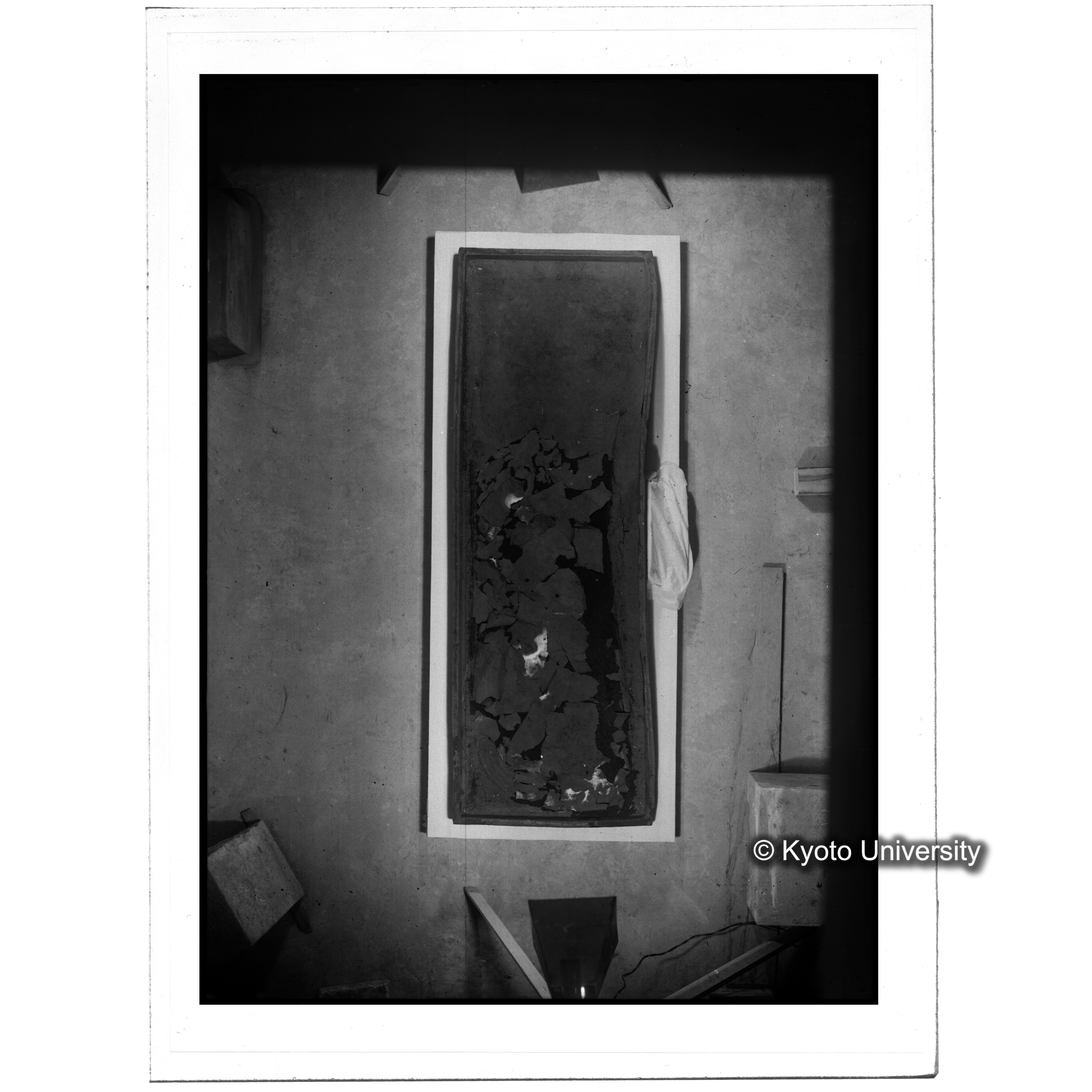 [写真内容] 夾紵棺蓋 (1)