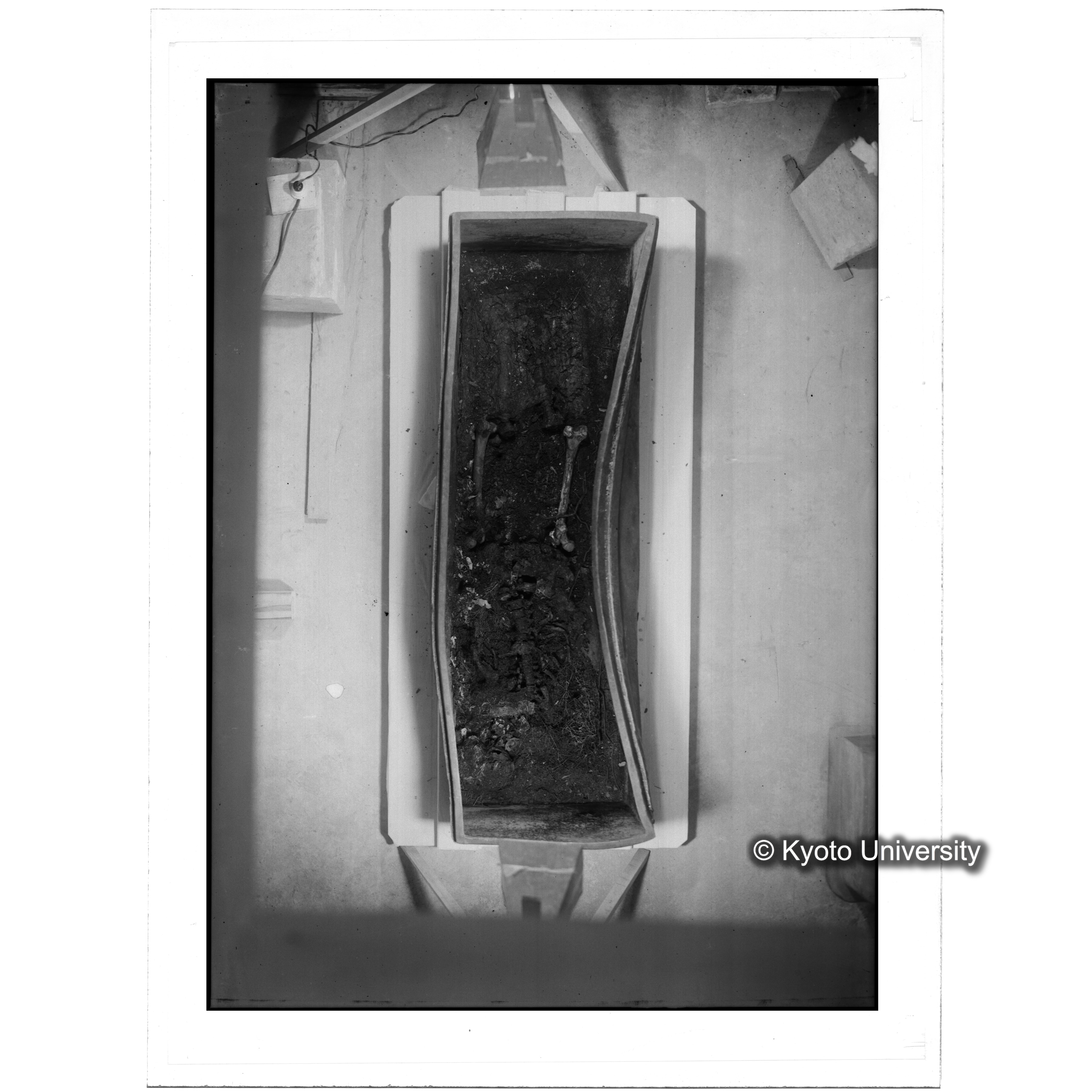 [写真内容] 夾紵棺身（棺内被葬者実体） (1)