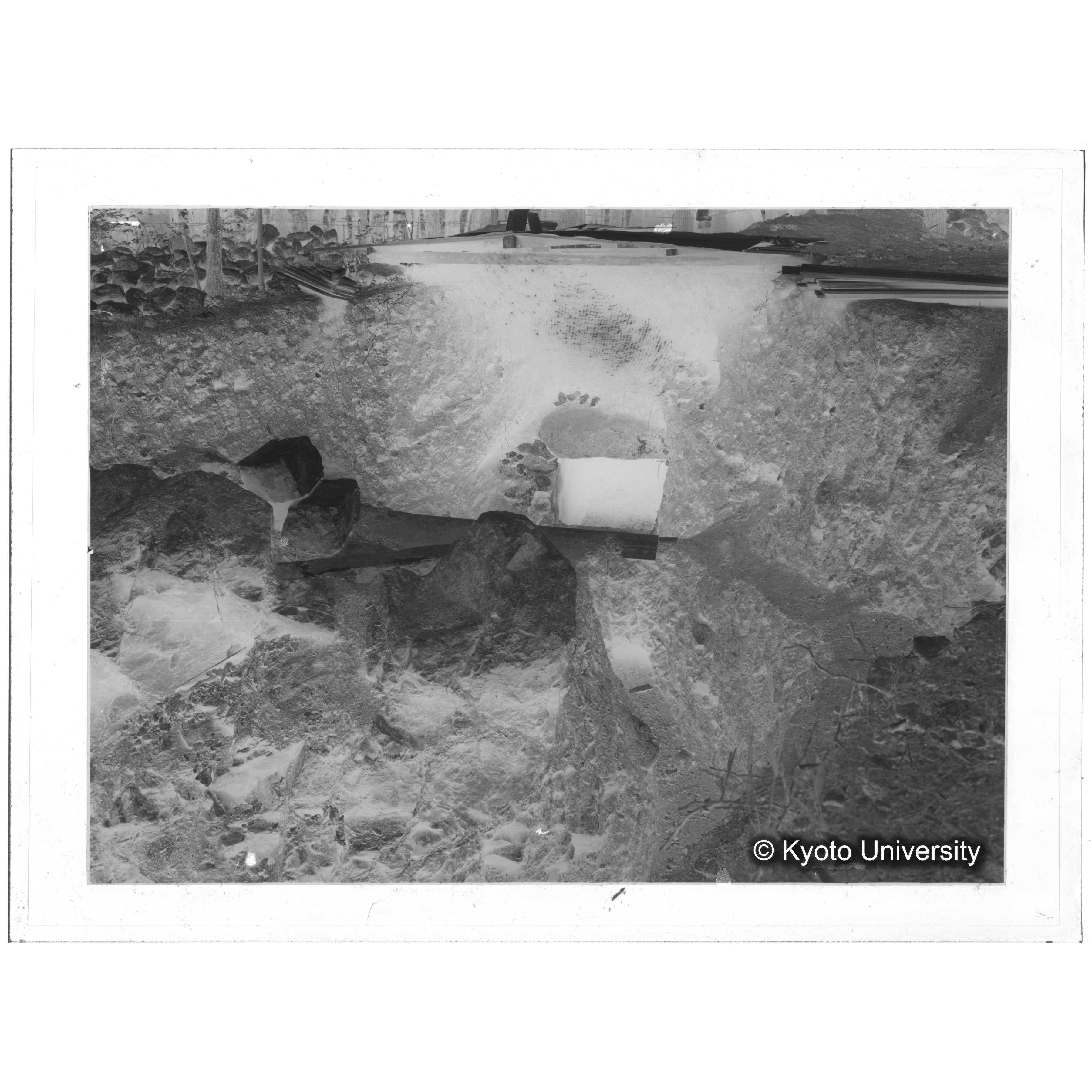 [写真内容] 石室入口 (2)