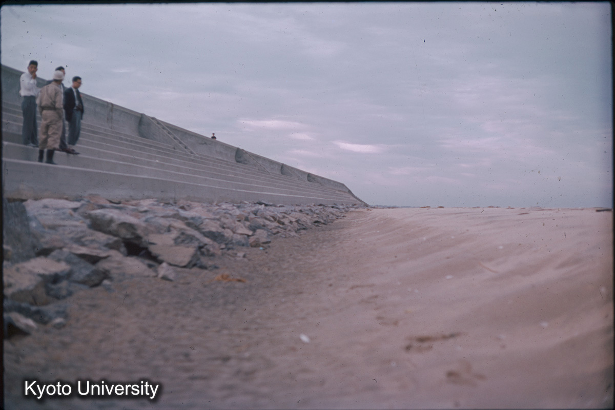 津管内　津港北の海水浴場（1959） (1)